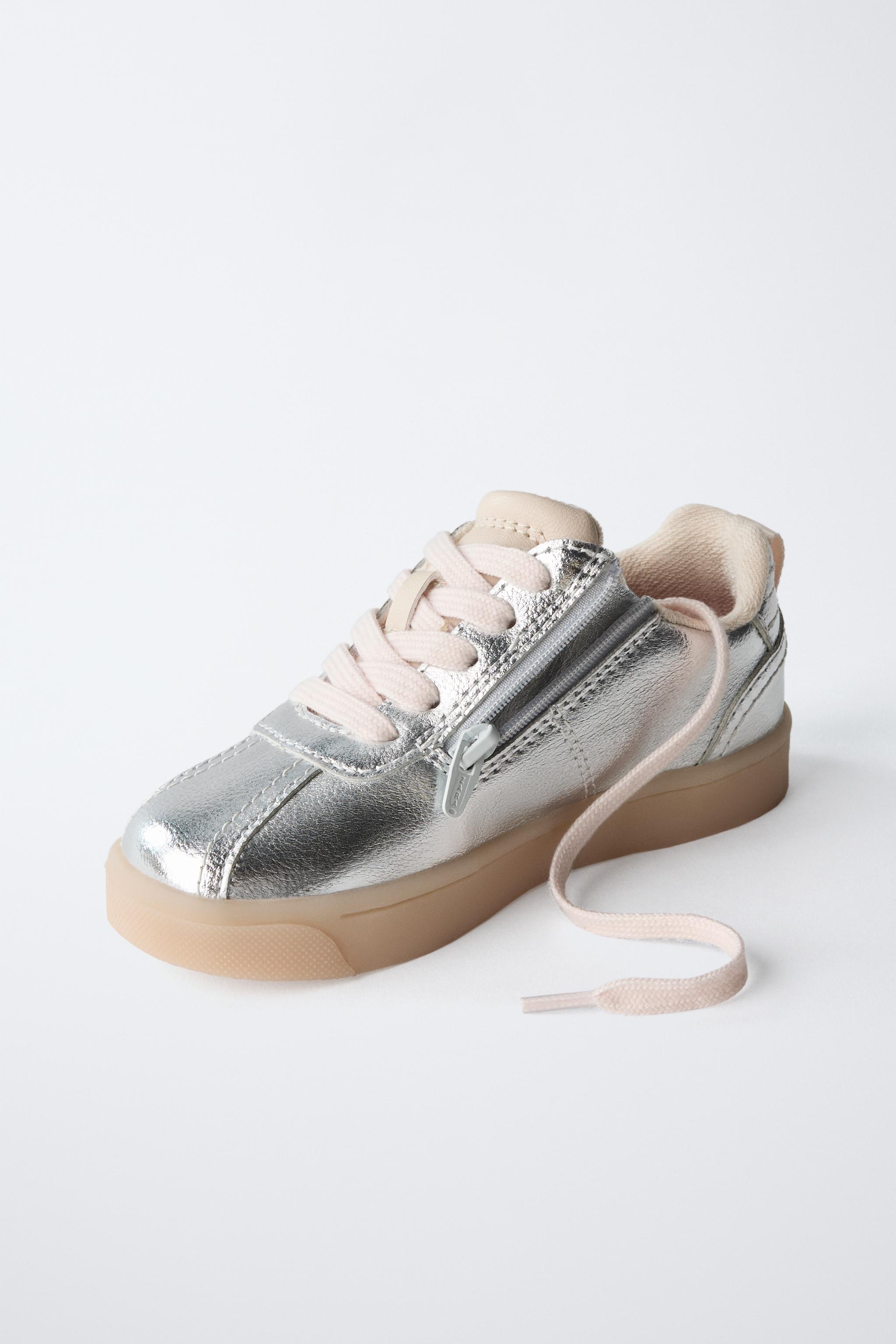 MINNIE MOUSE AND DAISY © DISNEY SNEAKERS