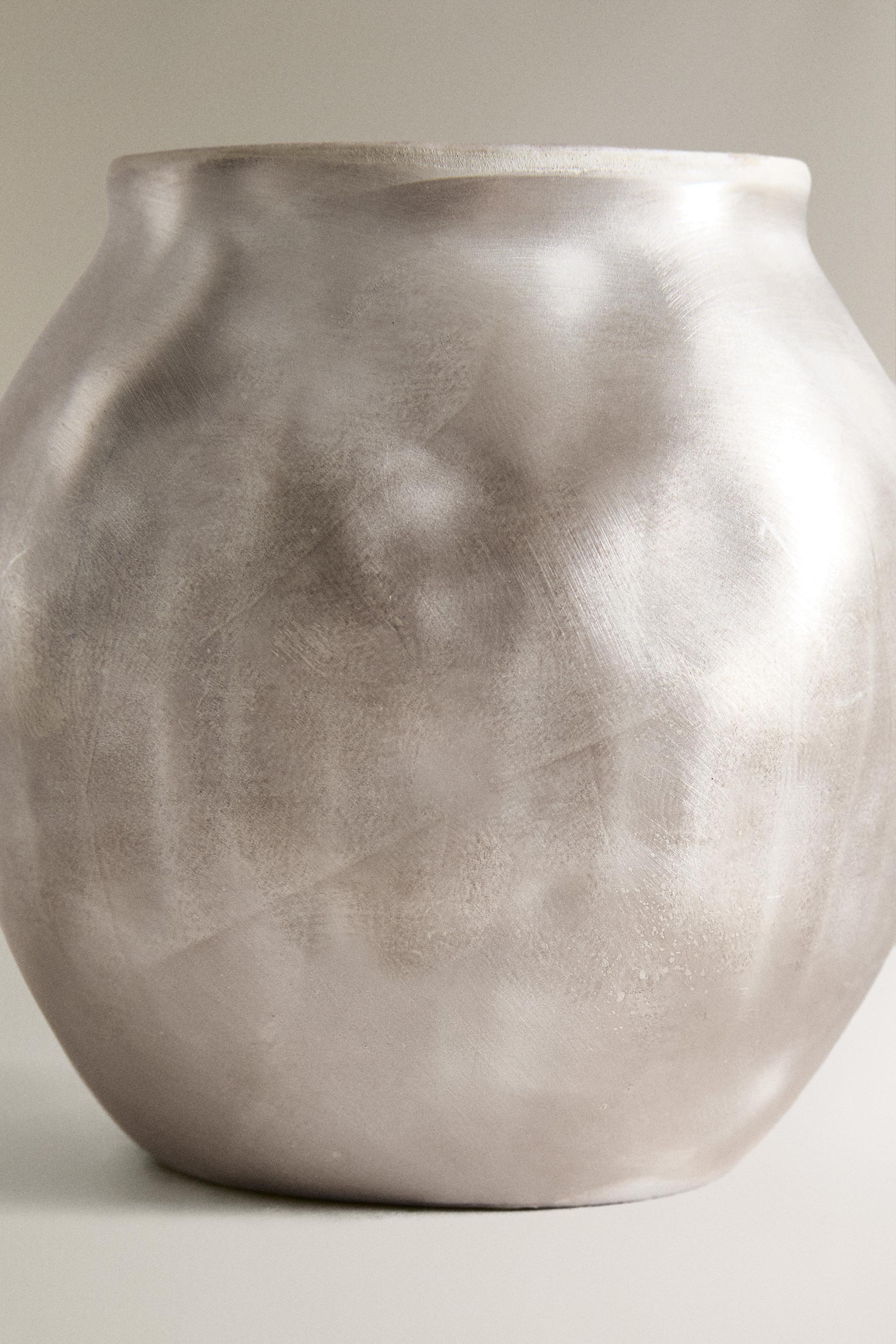 SHINY CERAMIC VASE