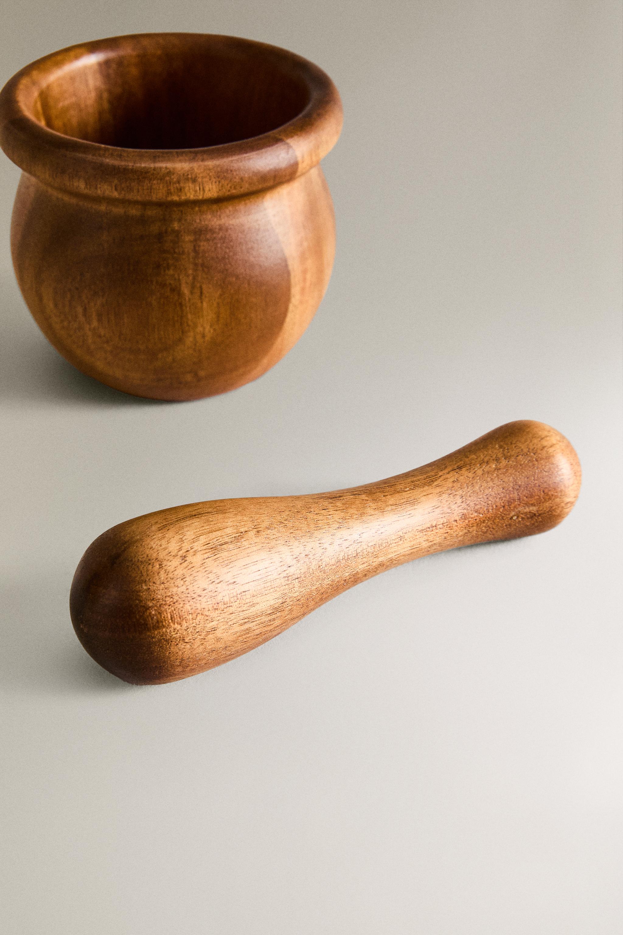 PESTLE AND MORTAR MADE OF ACACIA WOOD