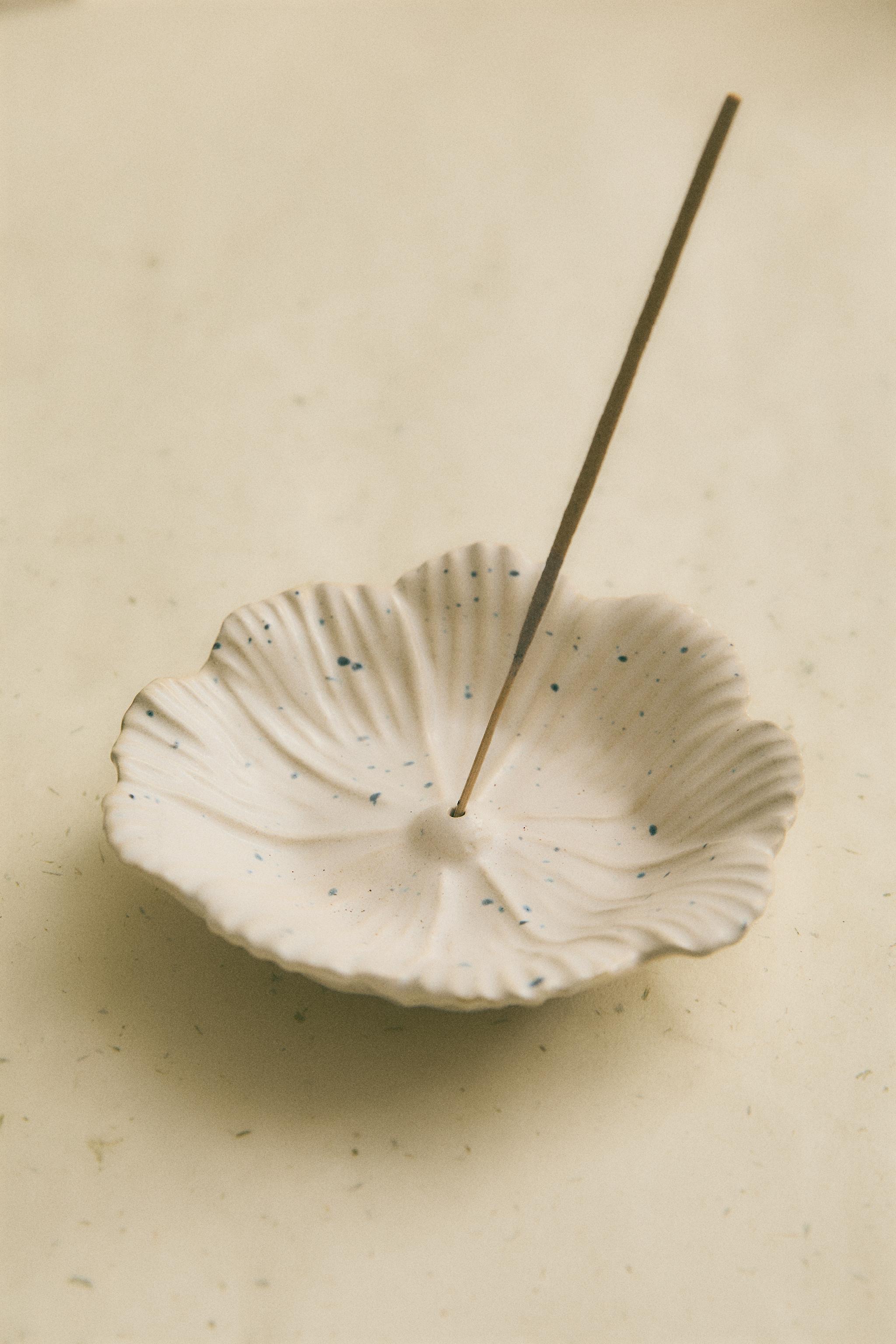 CERAMIC FLORAL INCENSE BURNER