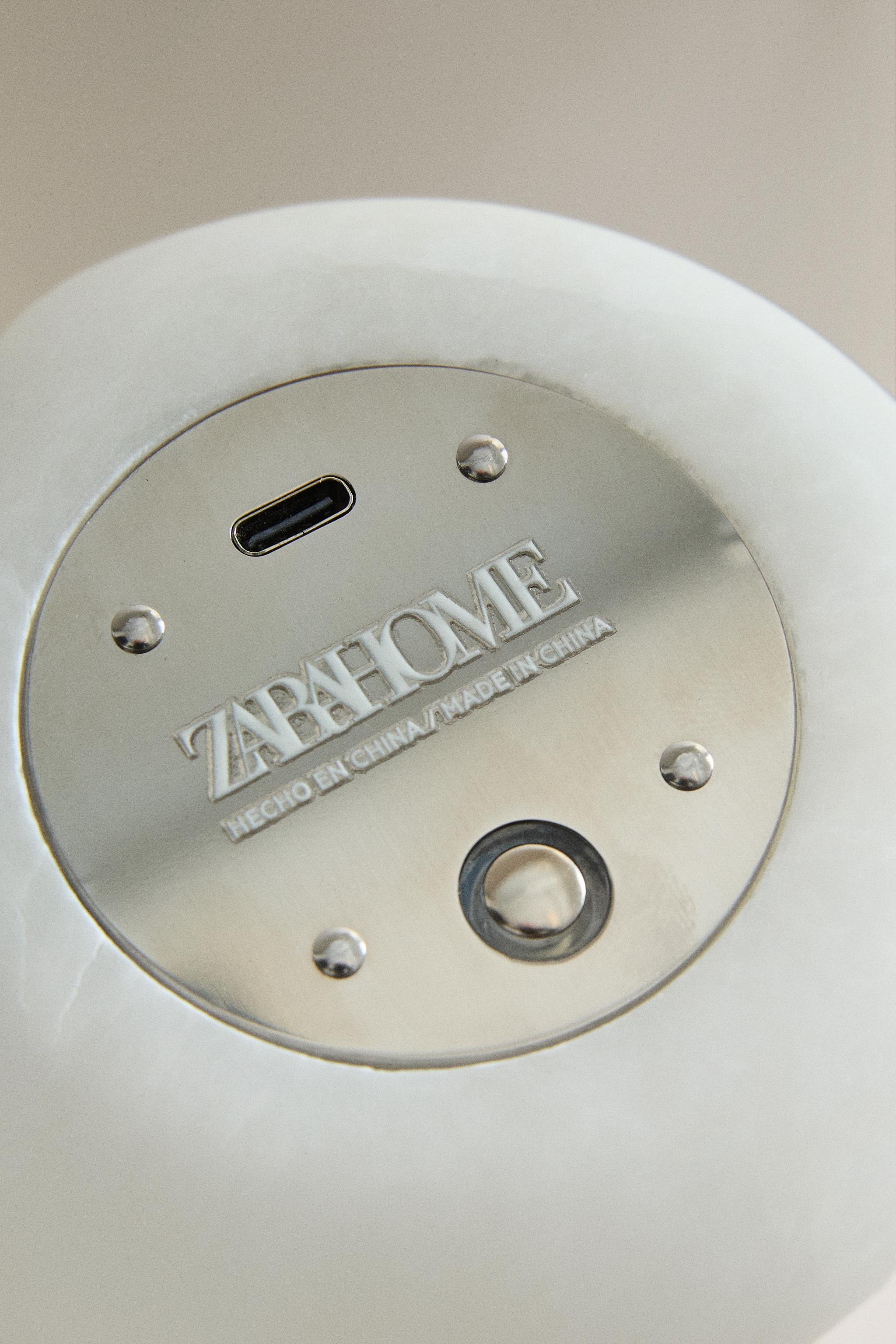 ROUND ALBASTER TABLE LAMP