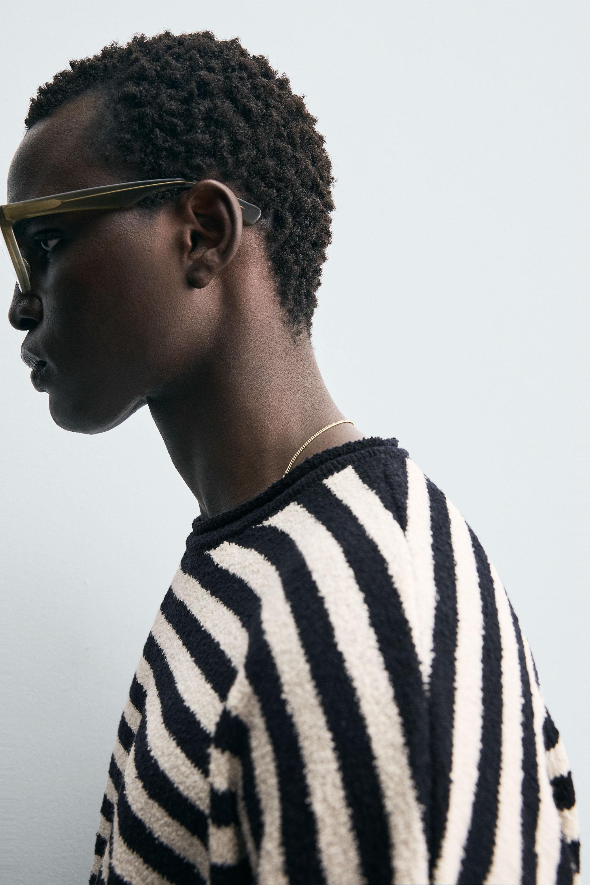 LIGHTWEIGHT STRIPED SWEATER