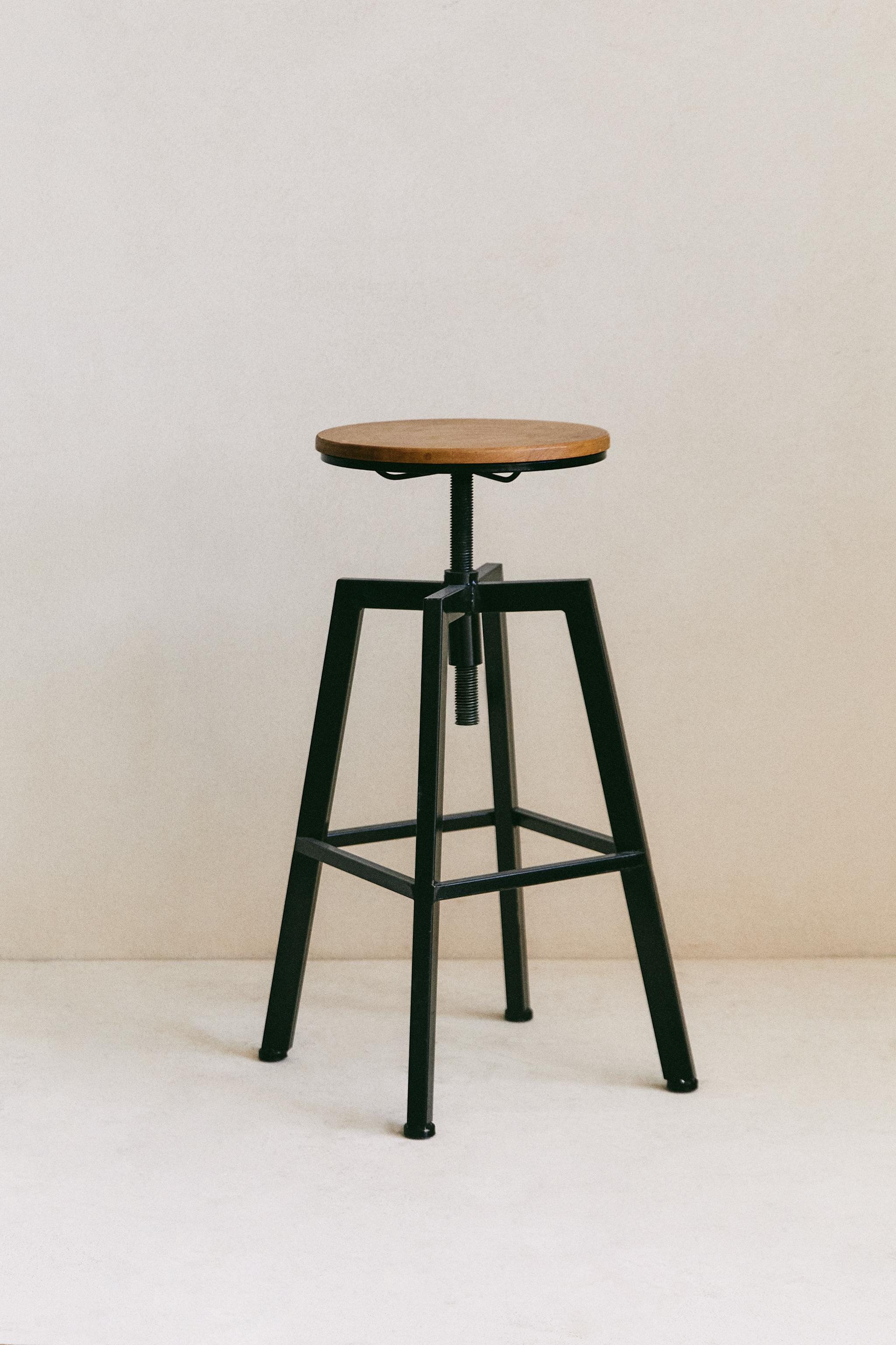 WOOD AND METAL SWIVEL BAR STOOL