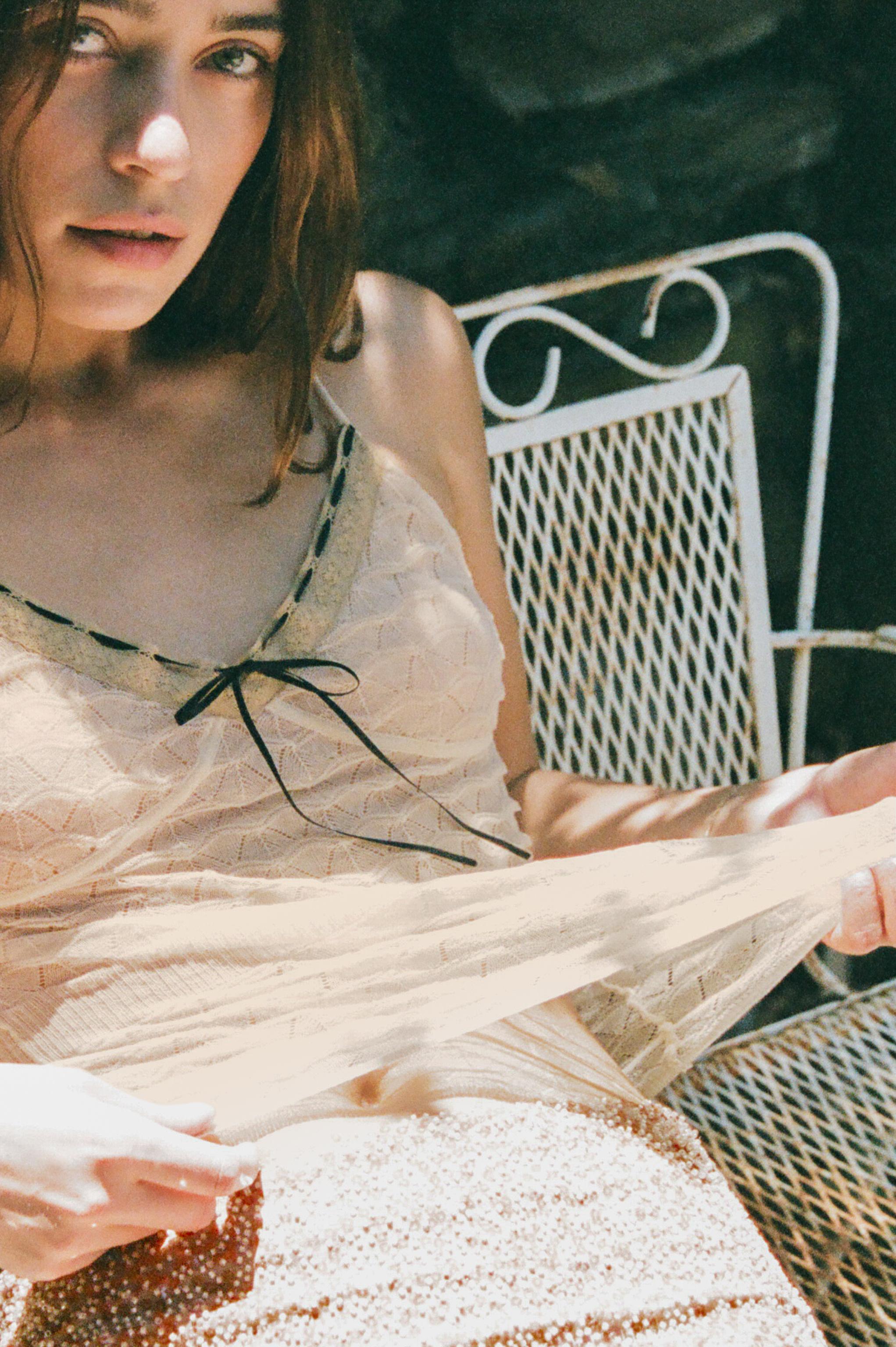 CONTRAST BOW KNIT TOP