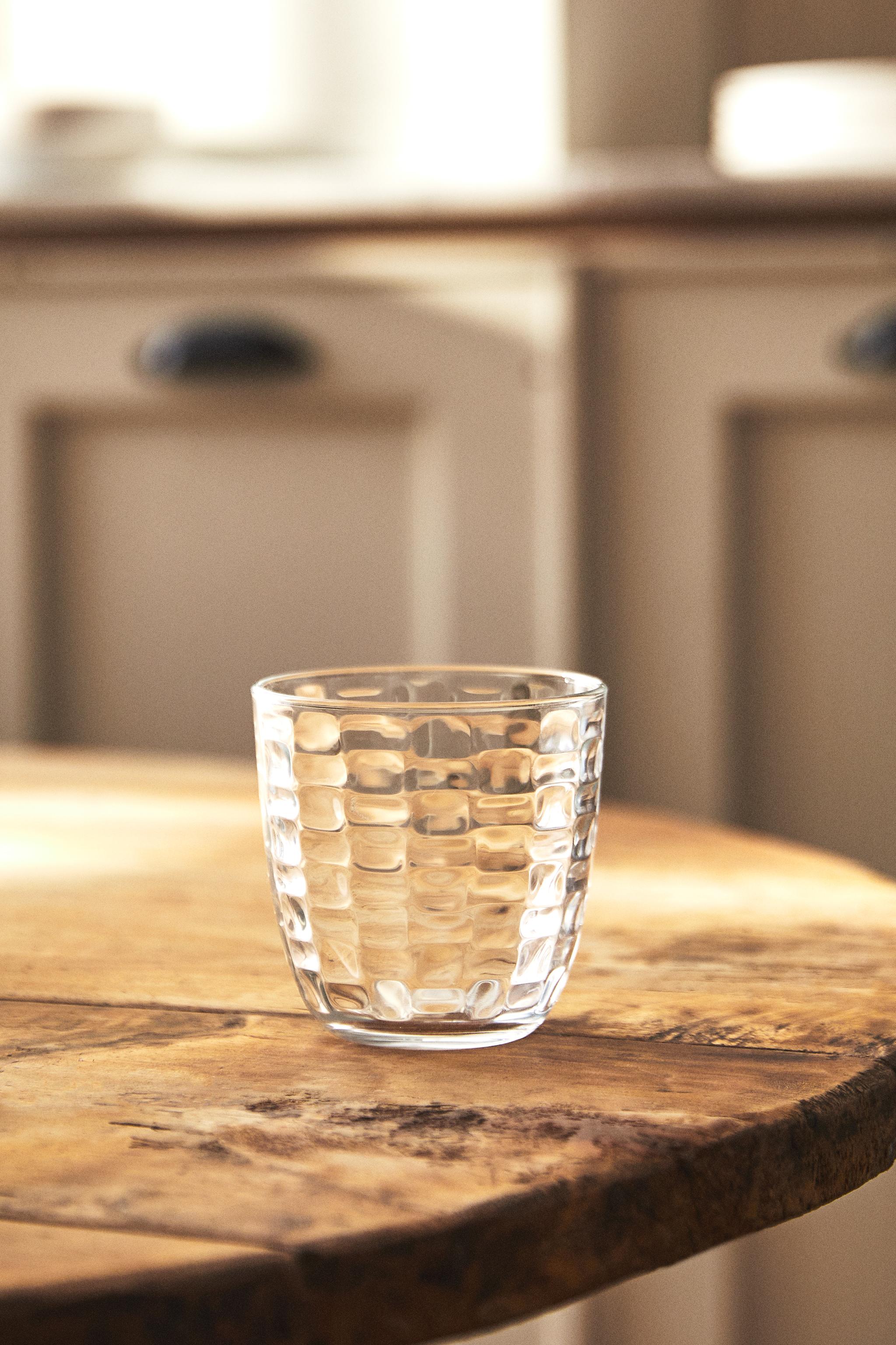 RAISED SQUARE-EFFECT TUMBLER