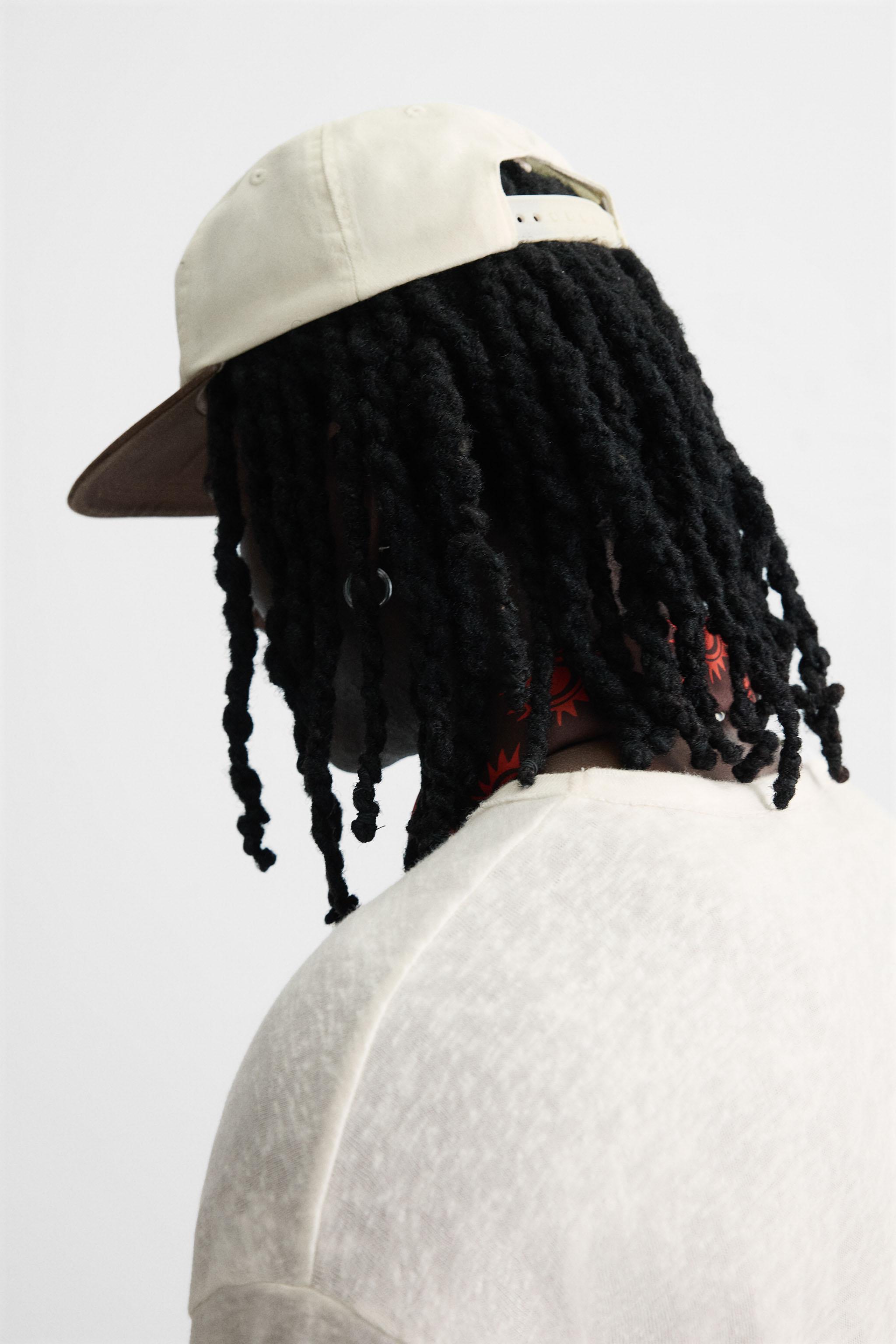 CONTRAST EMBROIDERY CAP