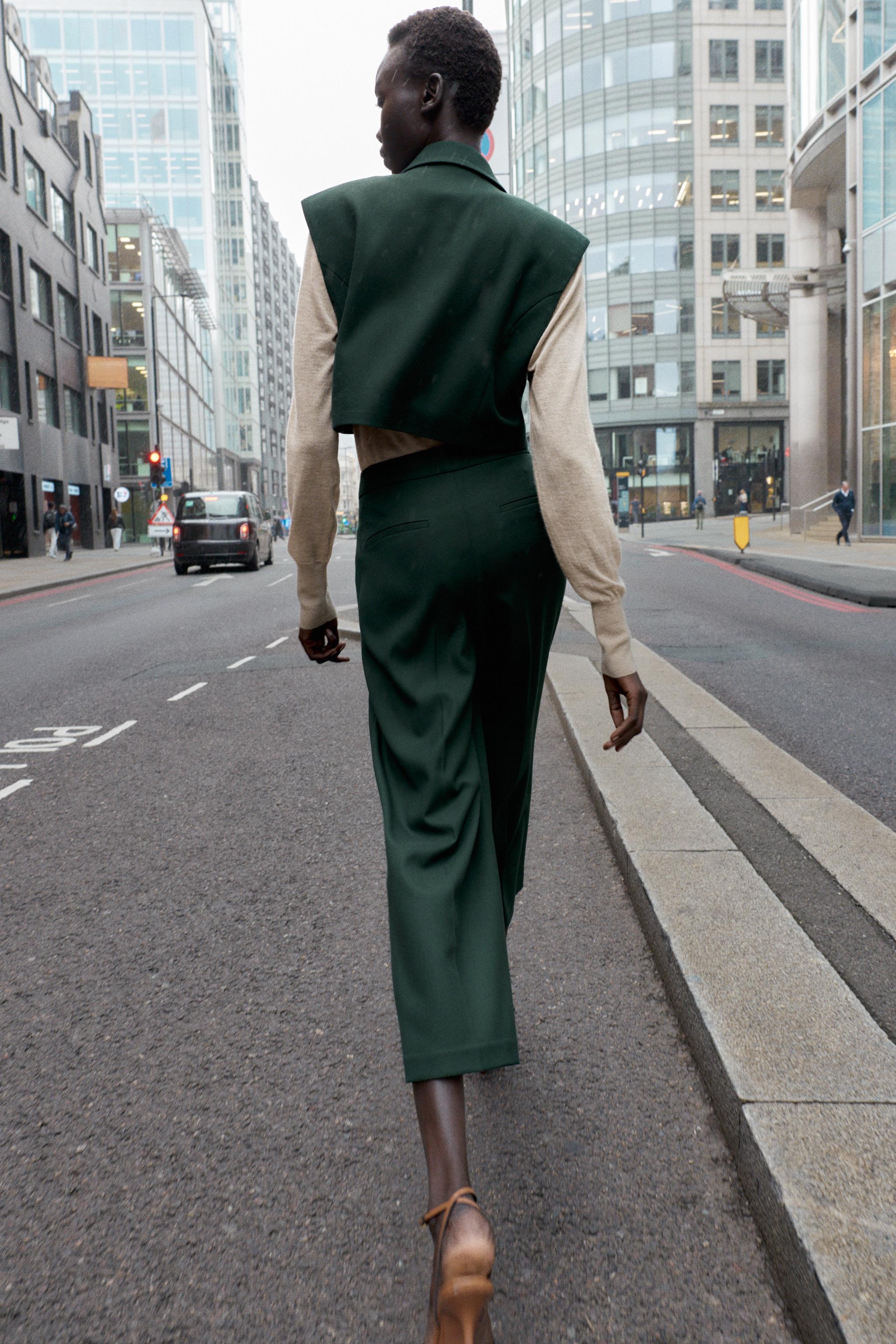 SHORT VEST WITH FLAPS