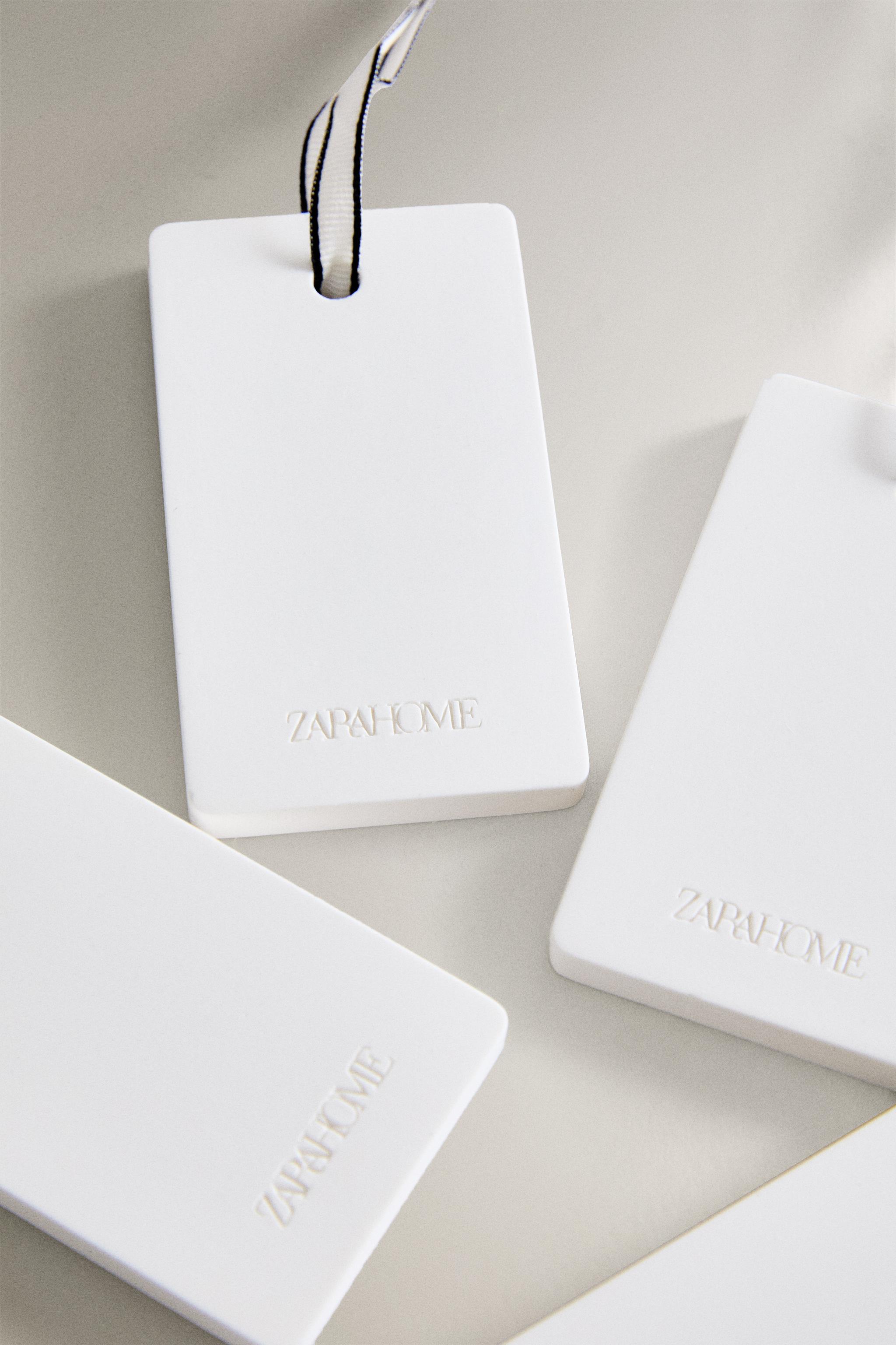 SET OF WHITE POWDERY WARDROBE SCENTED STICKS (SET OF 4)