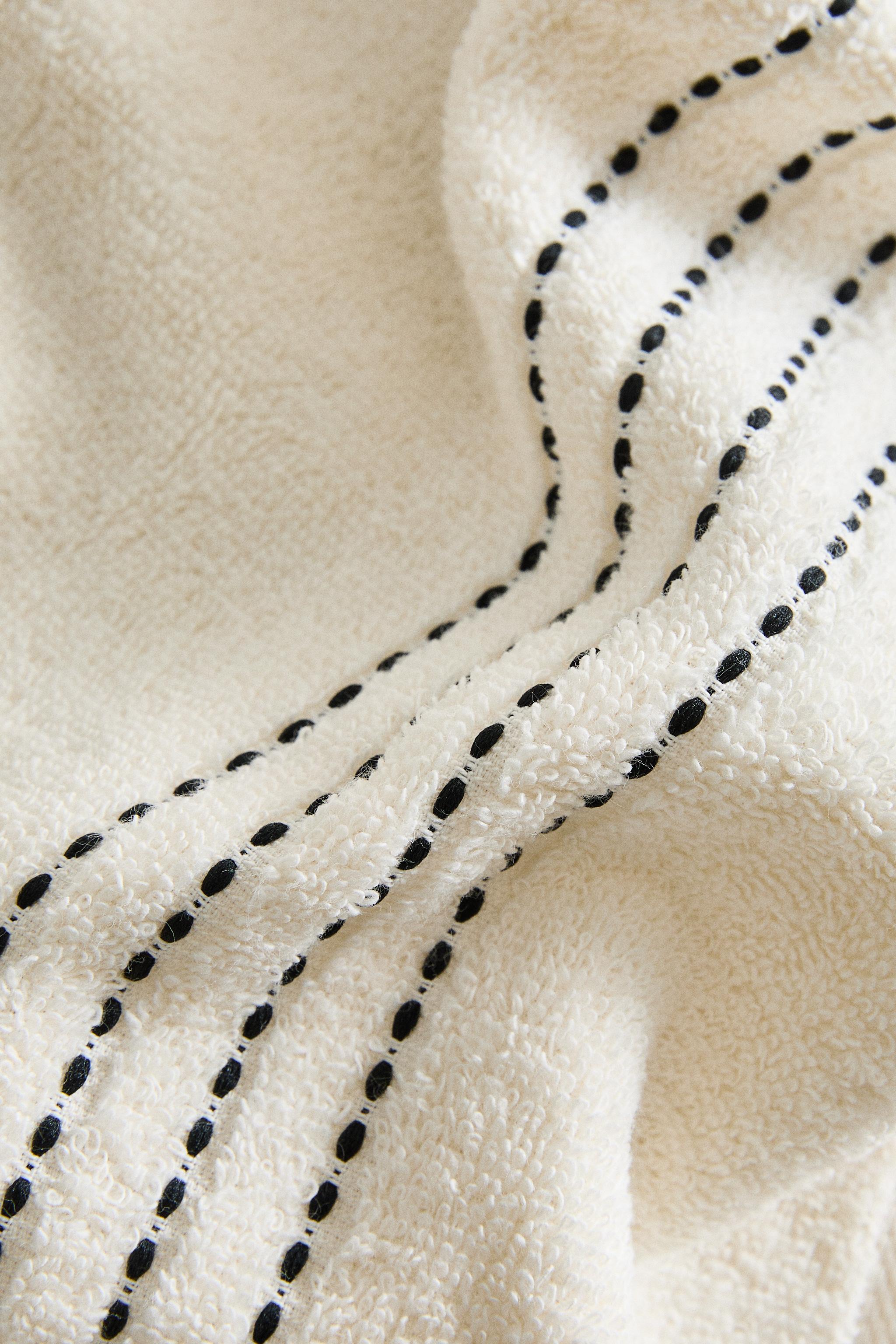 BATH TOWEL WITH CONTRAST PIPING