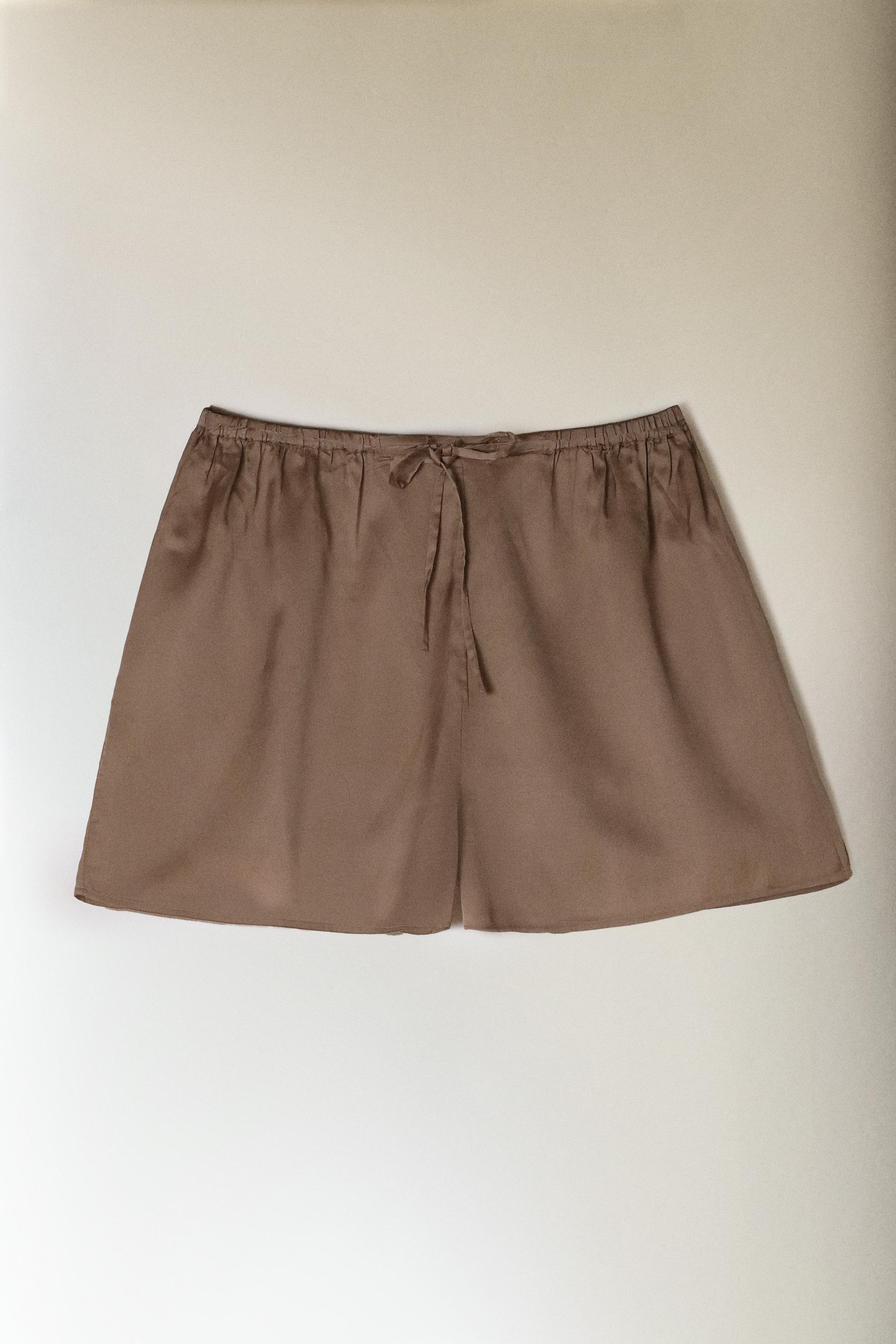 GATHERED SATEEN SHORTS