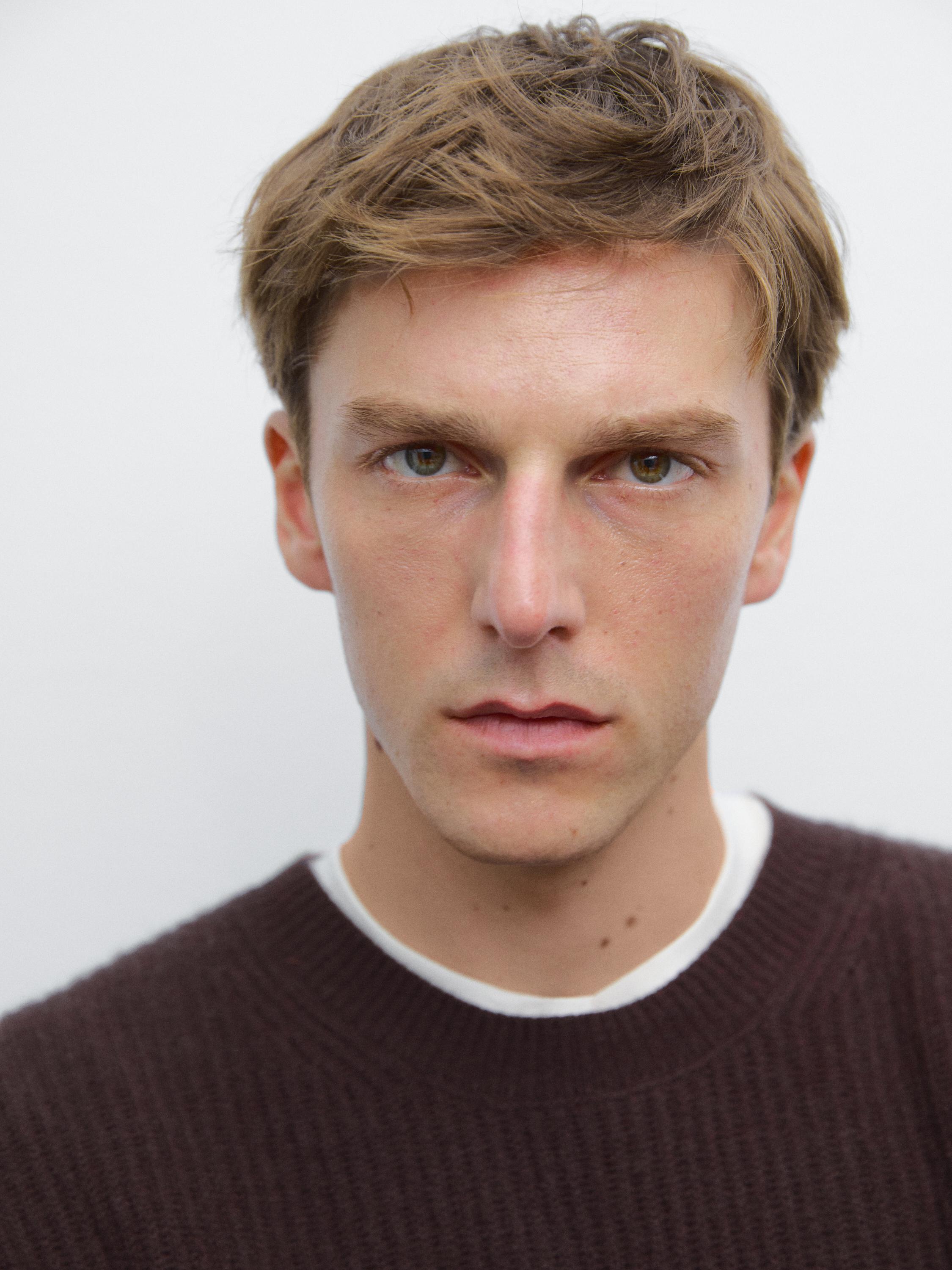 Ribbed knit wool and cashmere sweater