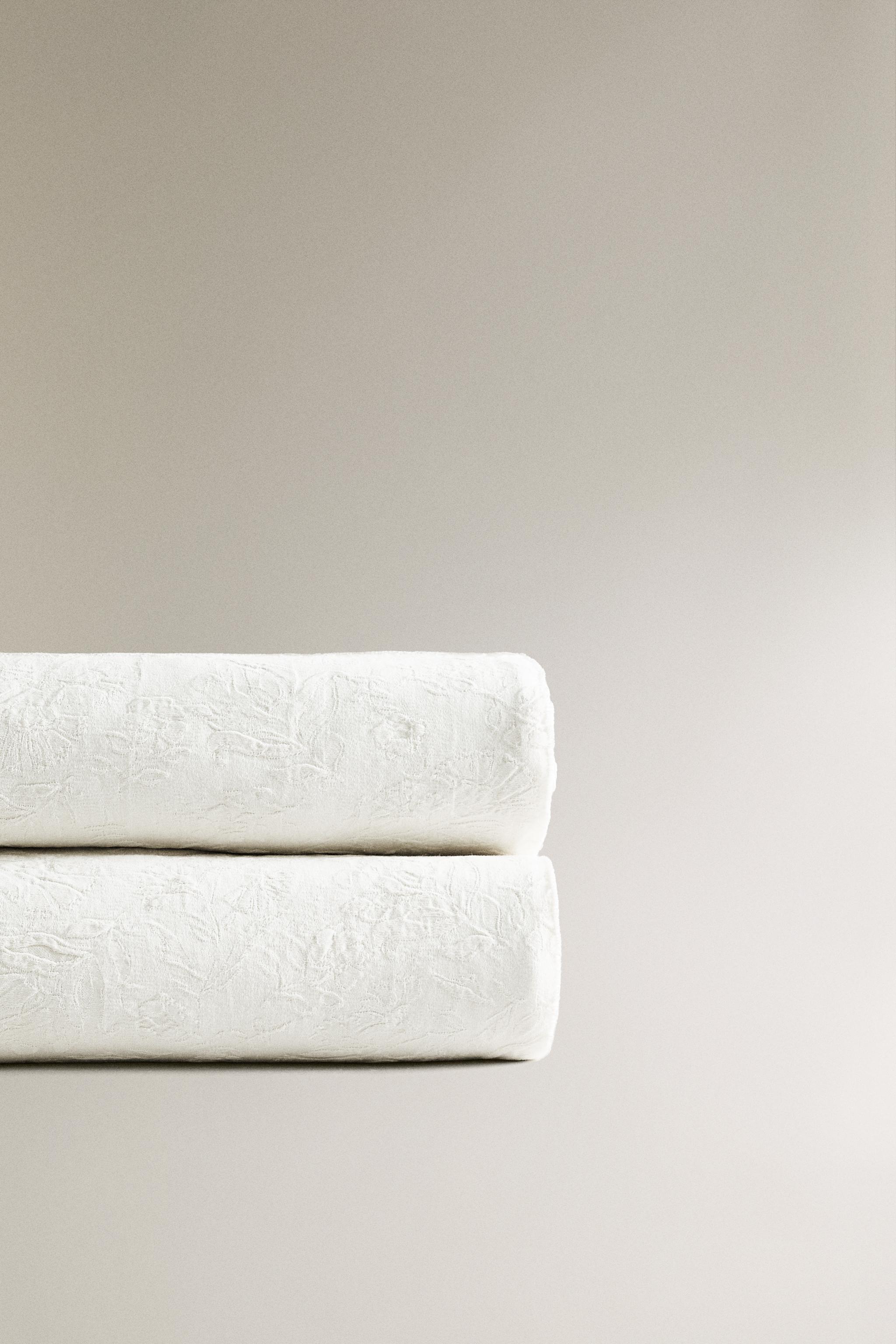 FLORAL JACQUARD BEDSPREAD