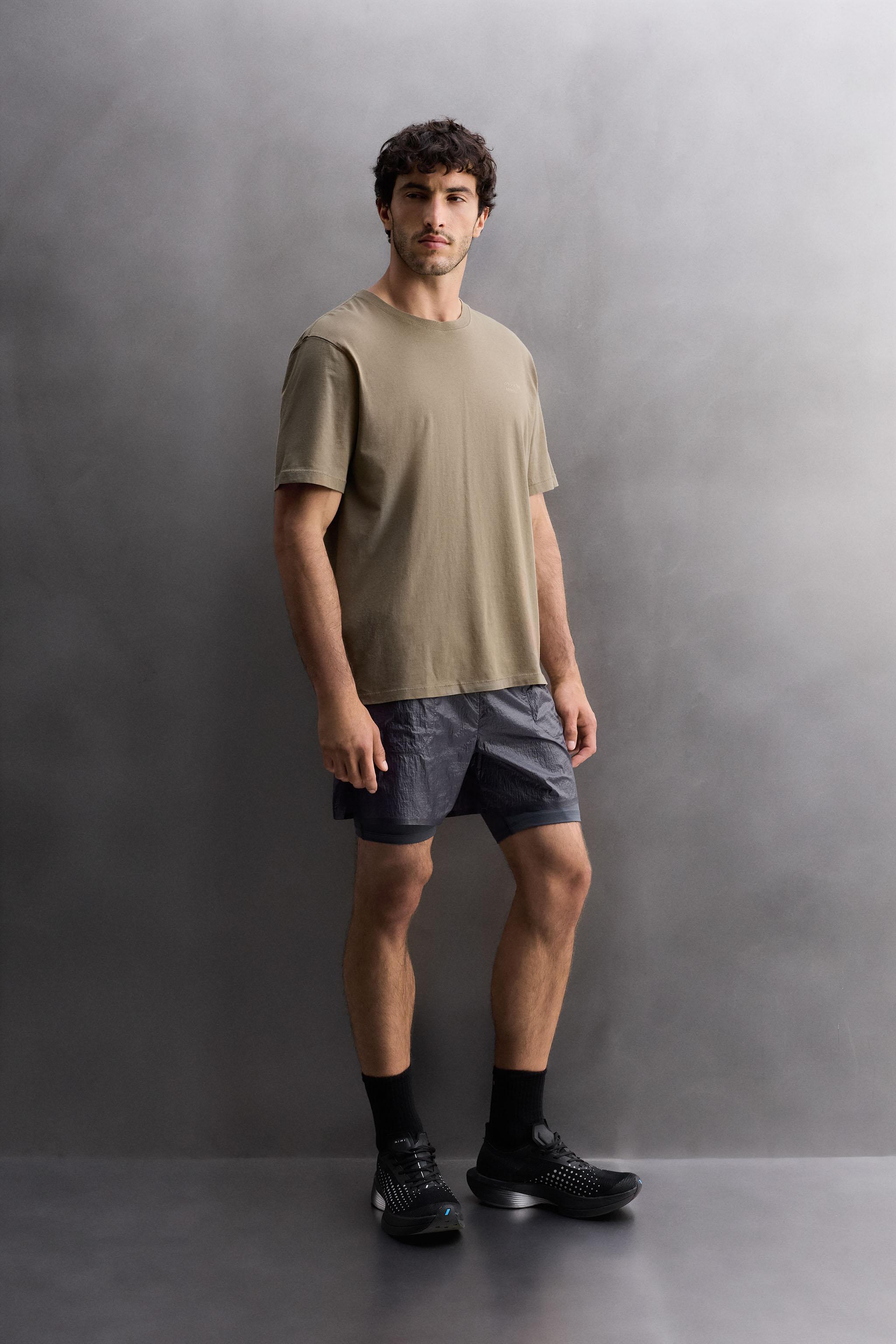 GRAPHIC PRINT T-SHIRT