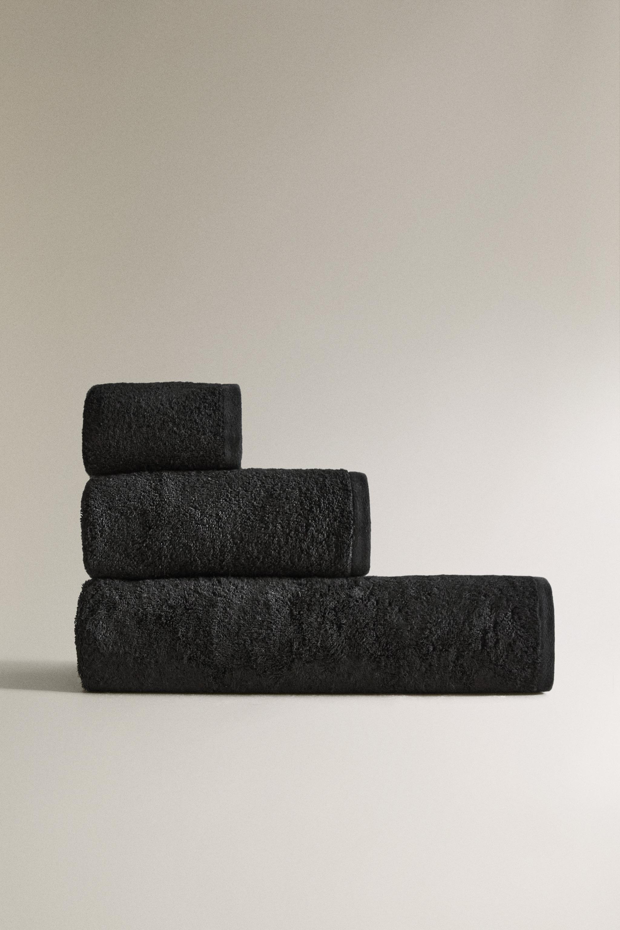 TERRYCLOTH BATH TOWEL WITH A PLAIN DESIGN