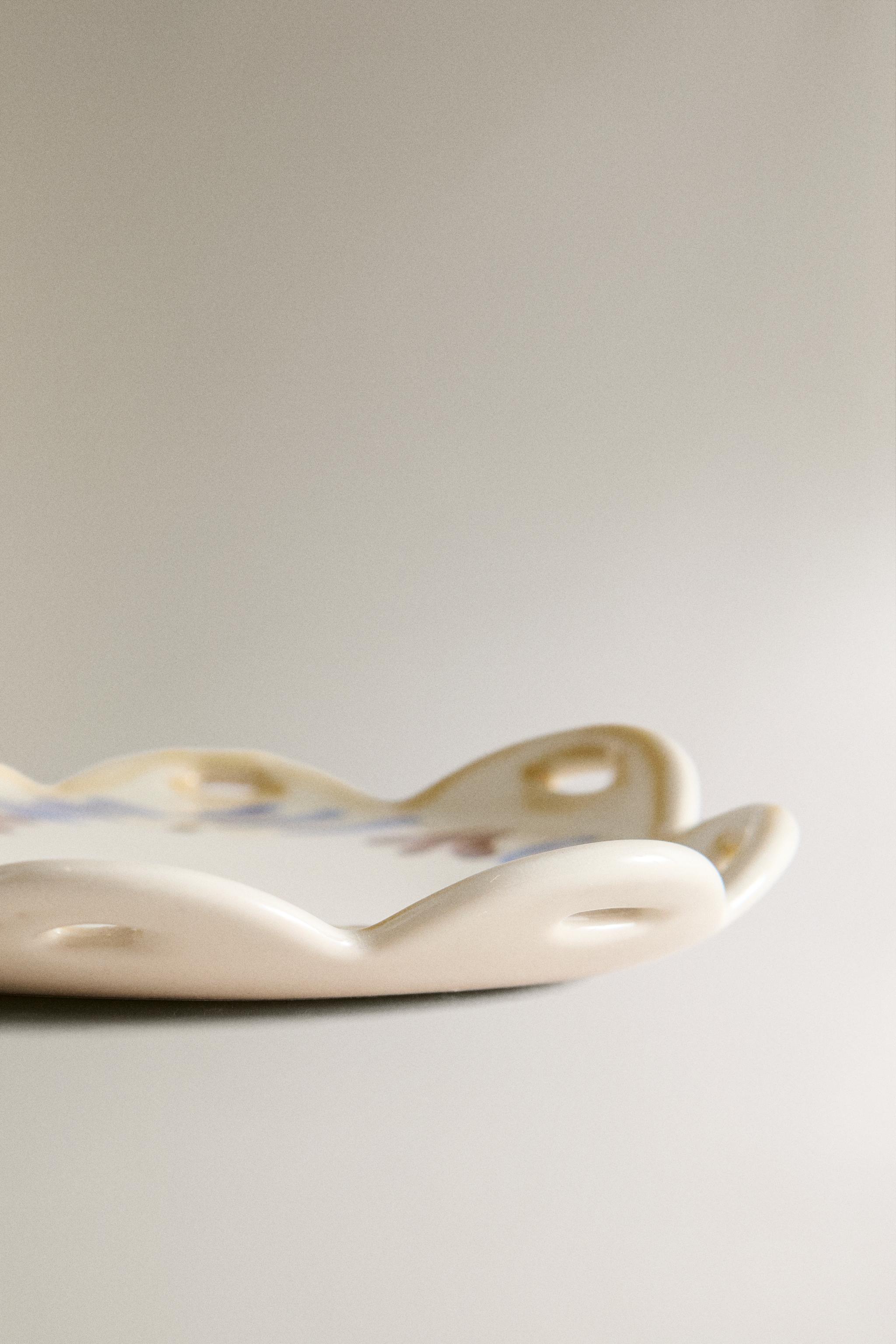 CERAMIC SIDE PLATE WITH FLORAL MOTIFS