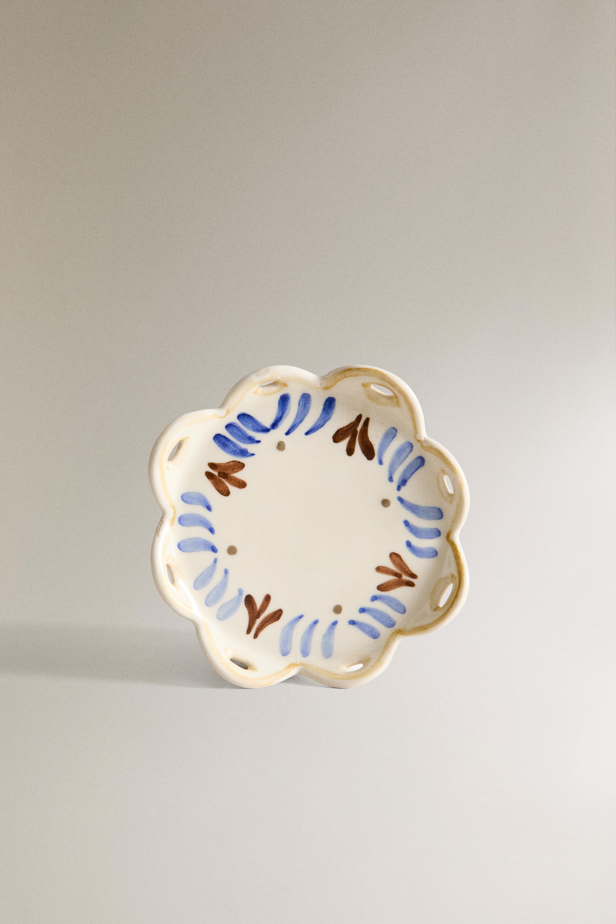 CERAMIC SIDE PLATE WITH FLORAL MOTIFS