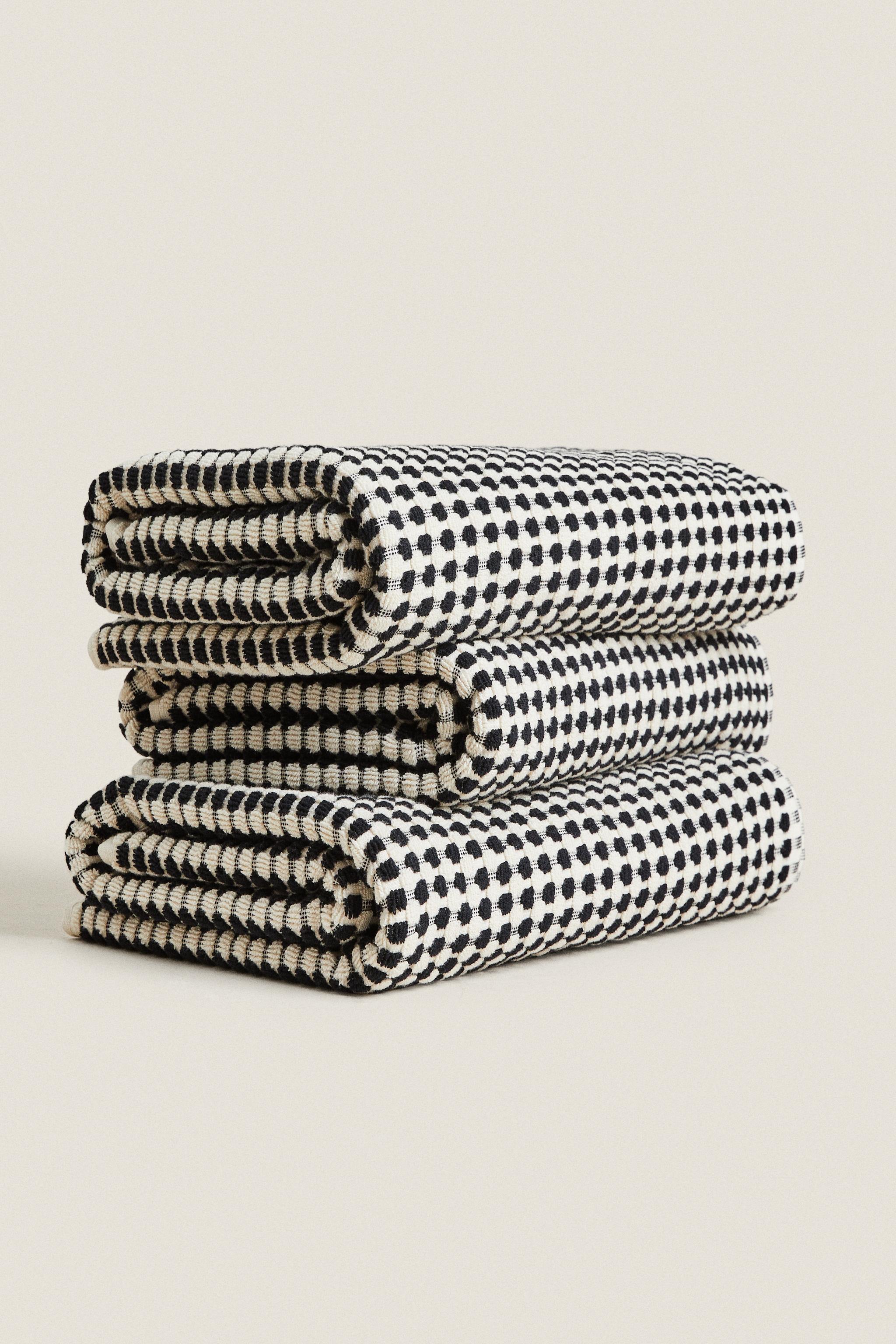 TEXTURED COTTON BATH TOWEL