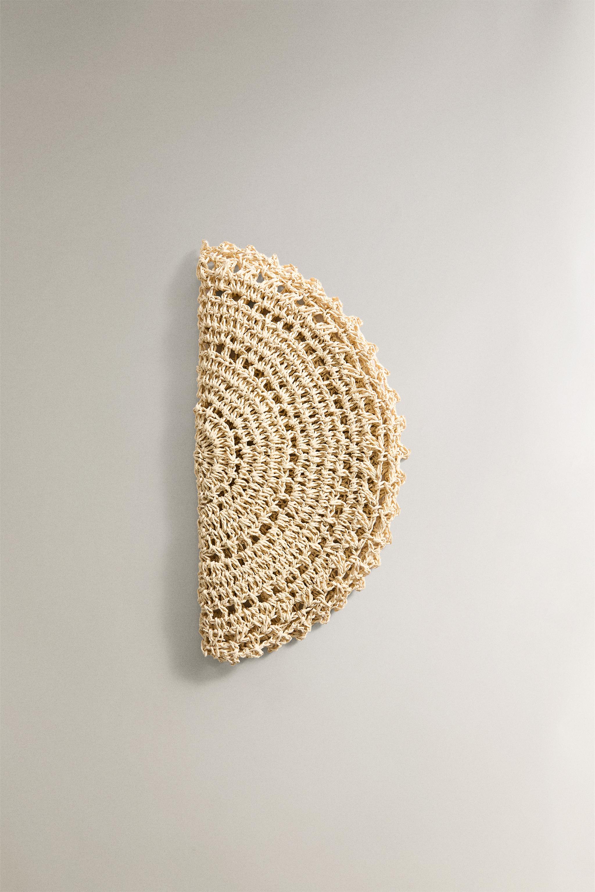 ROUND CROCHET PLACEMAT