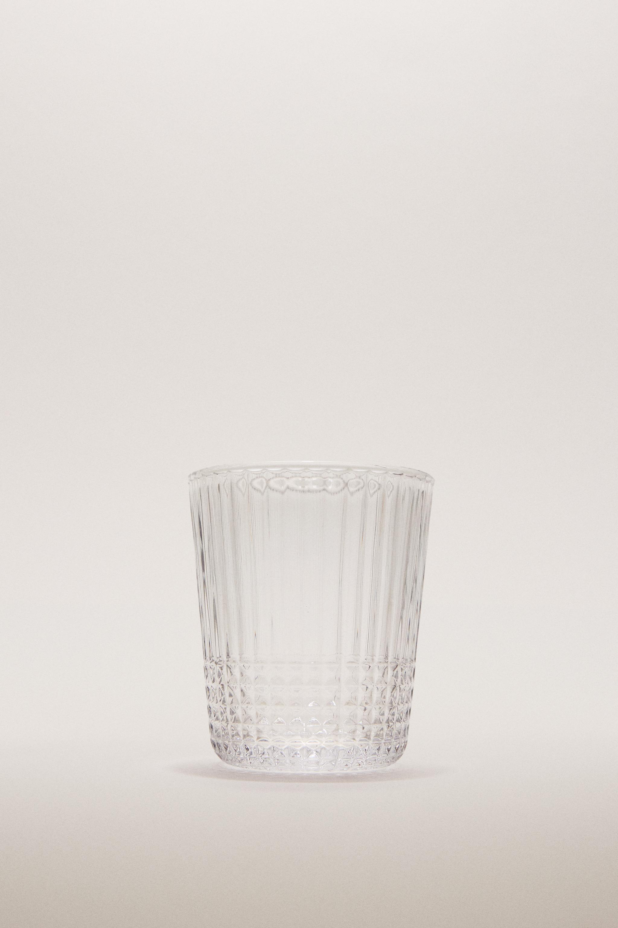 GLASS TUMBLER WITH RAISED GEOMETRIC DESIGN