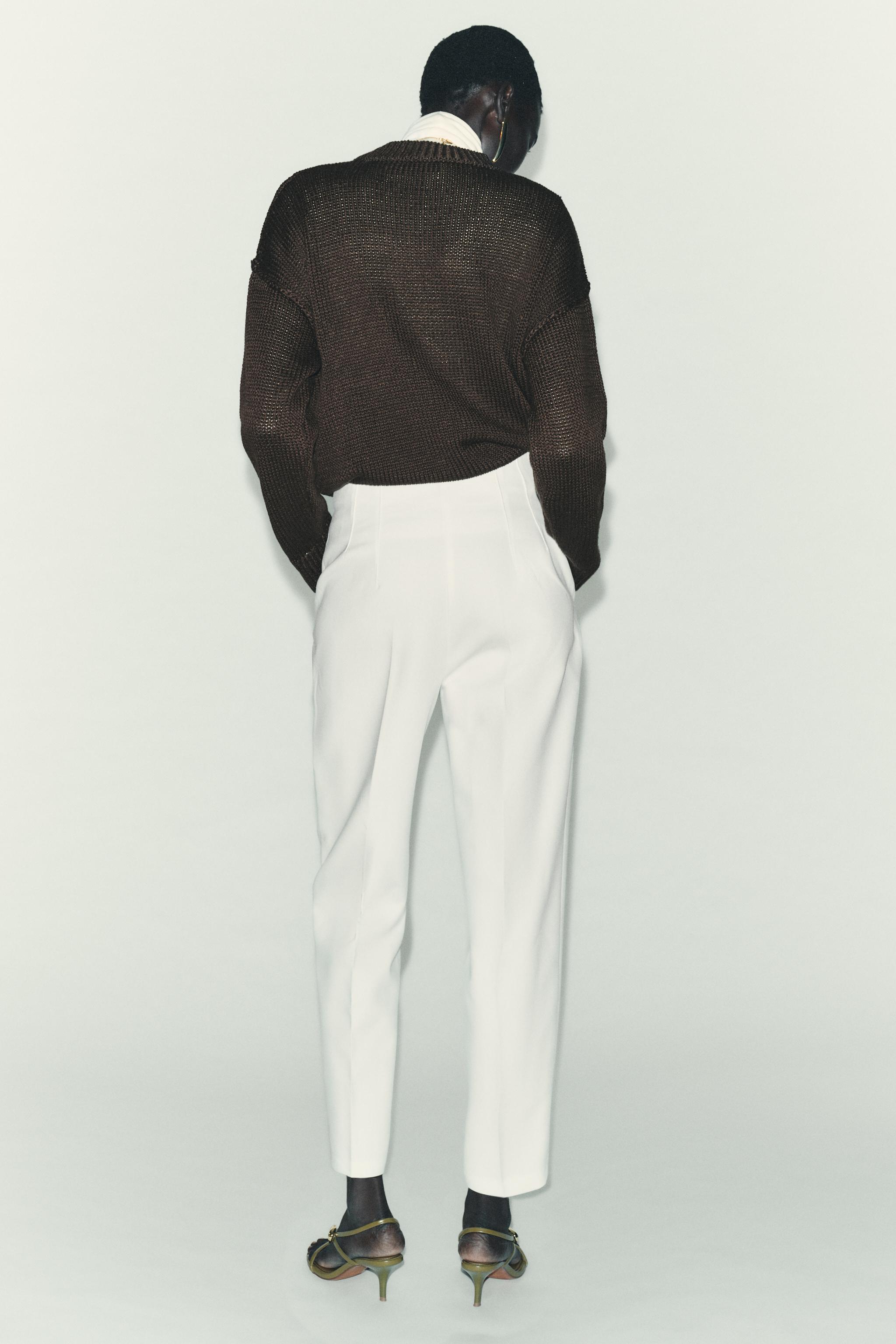 PANTS WITH A HIGH WAIST