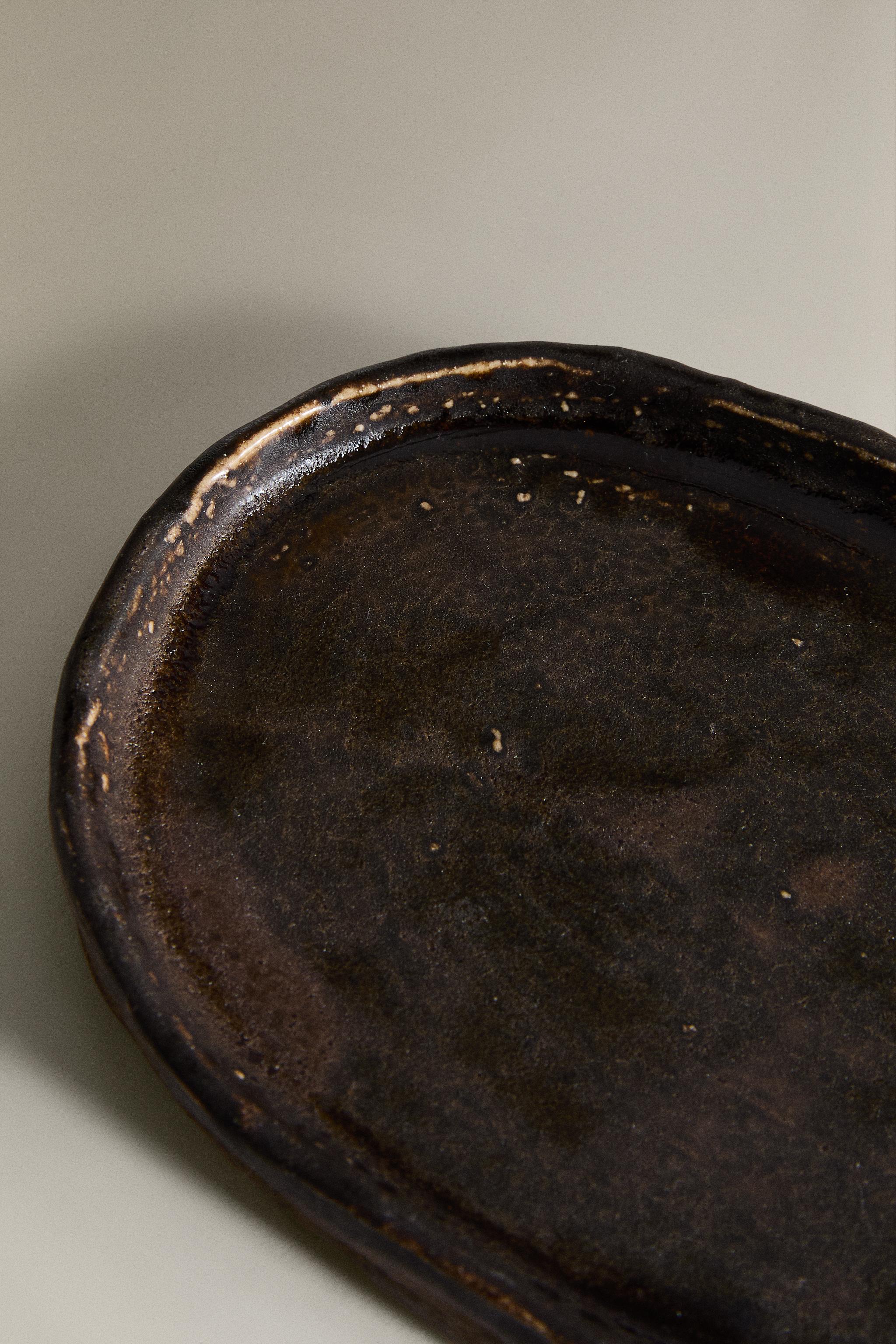 TEXTURED CERAMIC BATHROOM SOAP DISH