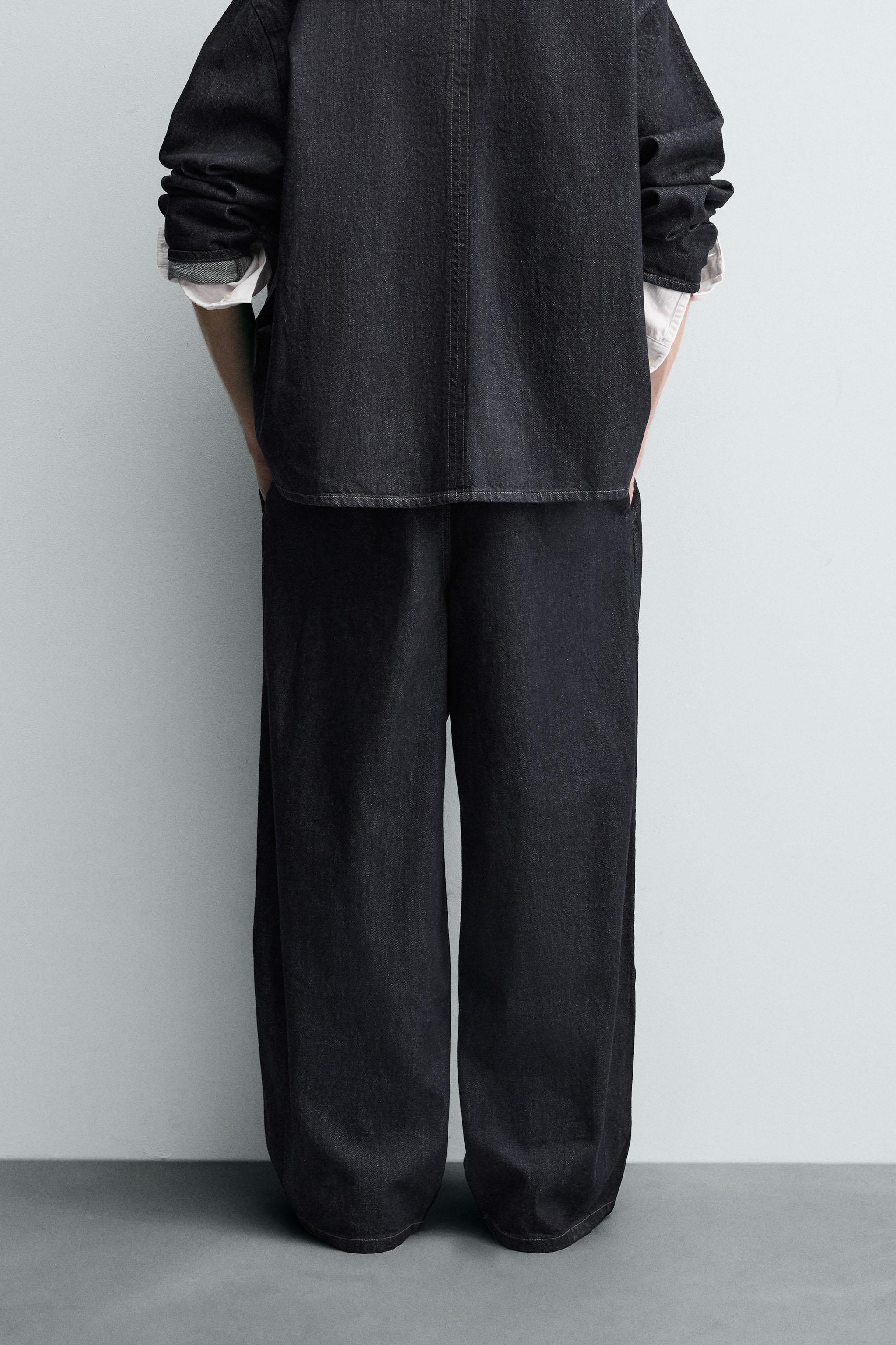 PLEATED WIDE FIT JEANS