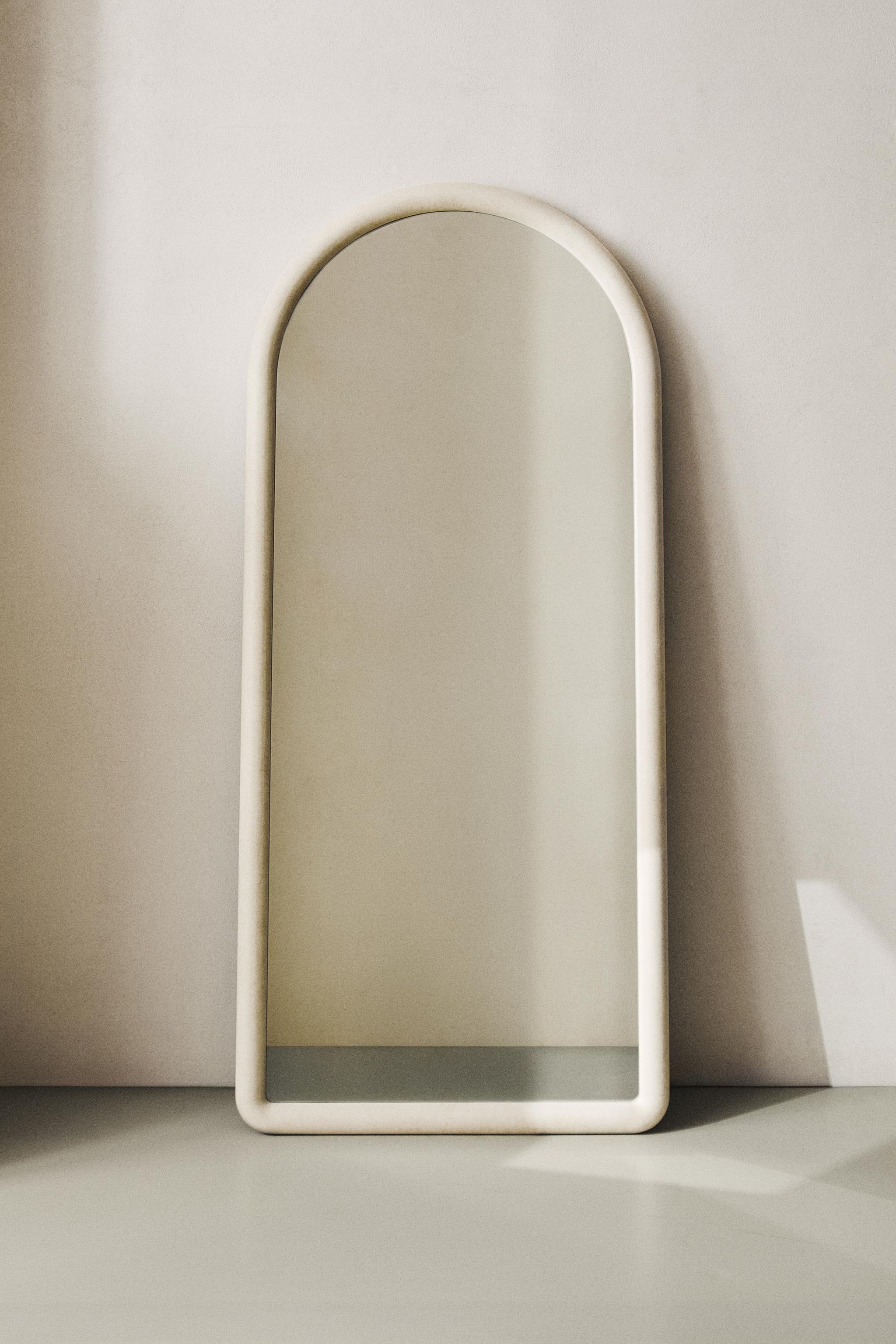 FULL LENGTH MIRROR WITH A WOODEN BOW
