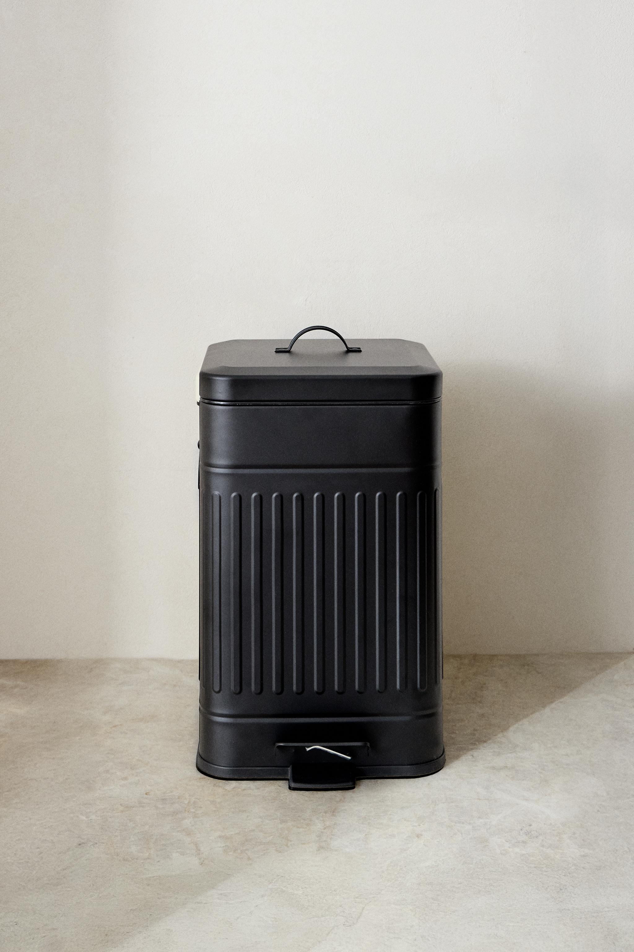 SMALL KITCHEN TRASH CAN
