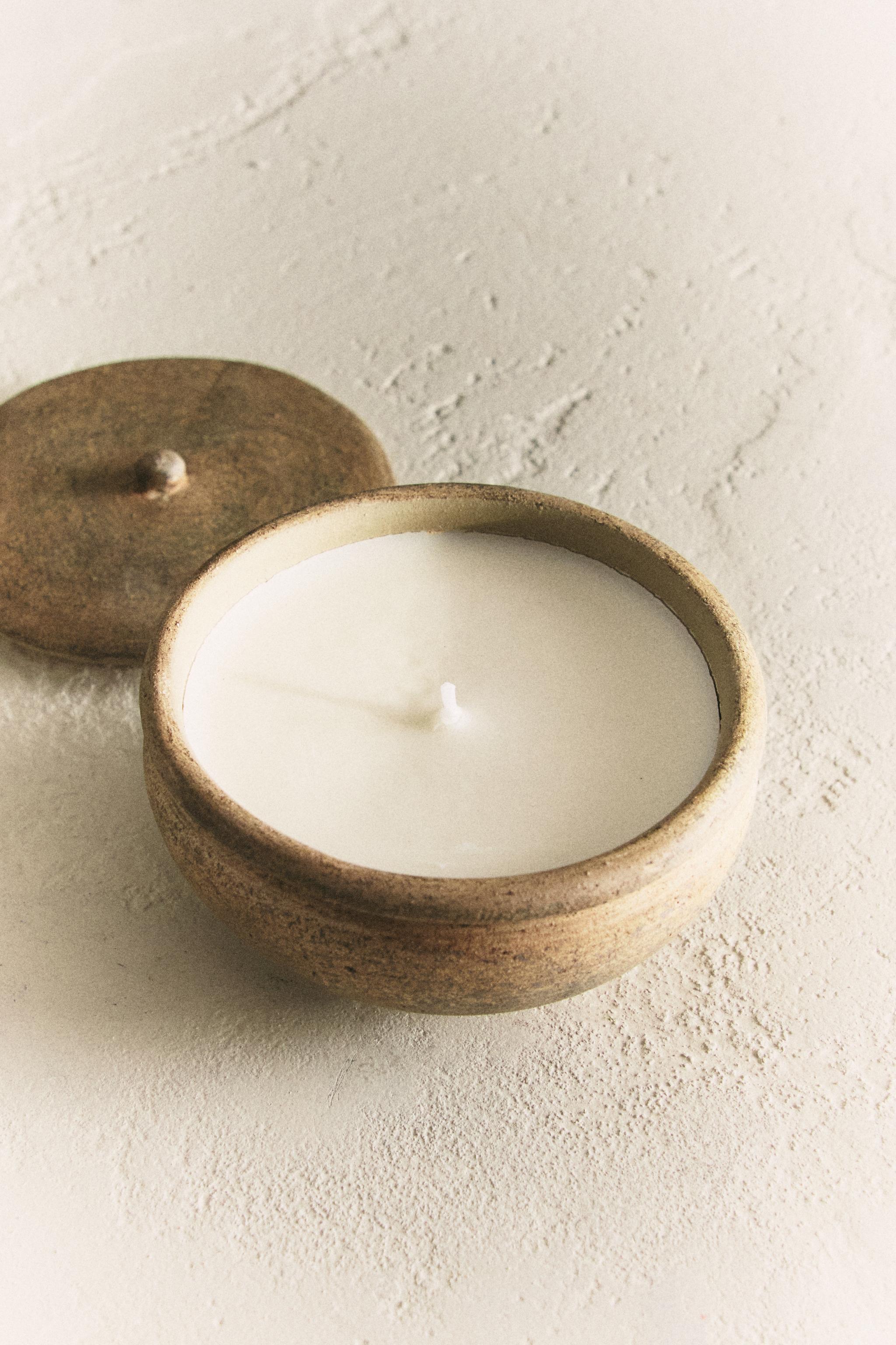 (220 GR) INCENSE LEATHER SCENTED CANDLE