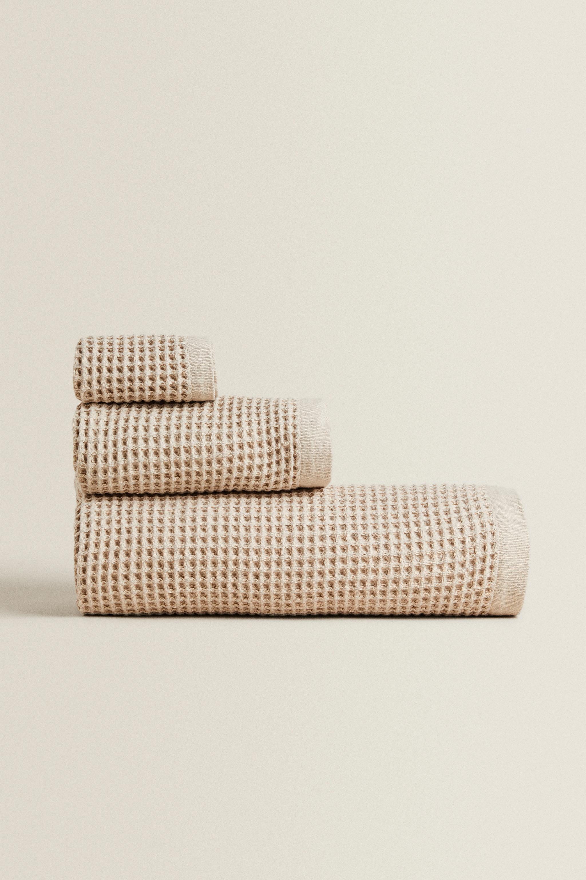 WAFFLE-KNIT COTTON BATH TOWEL