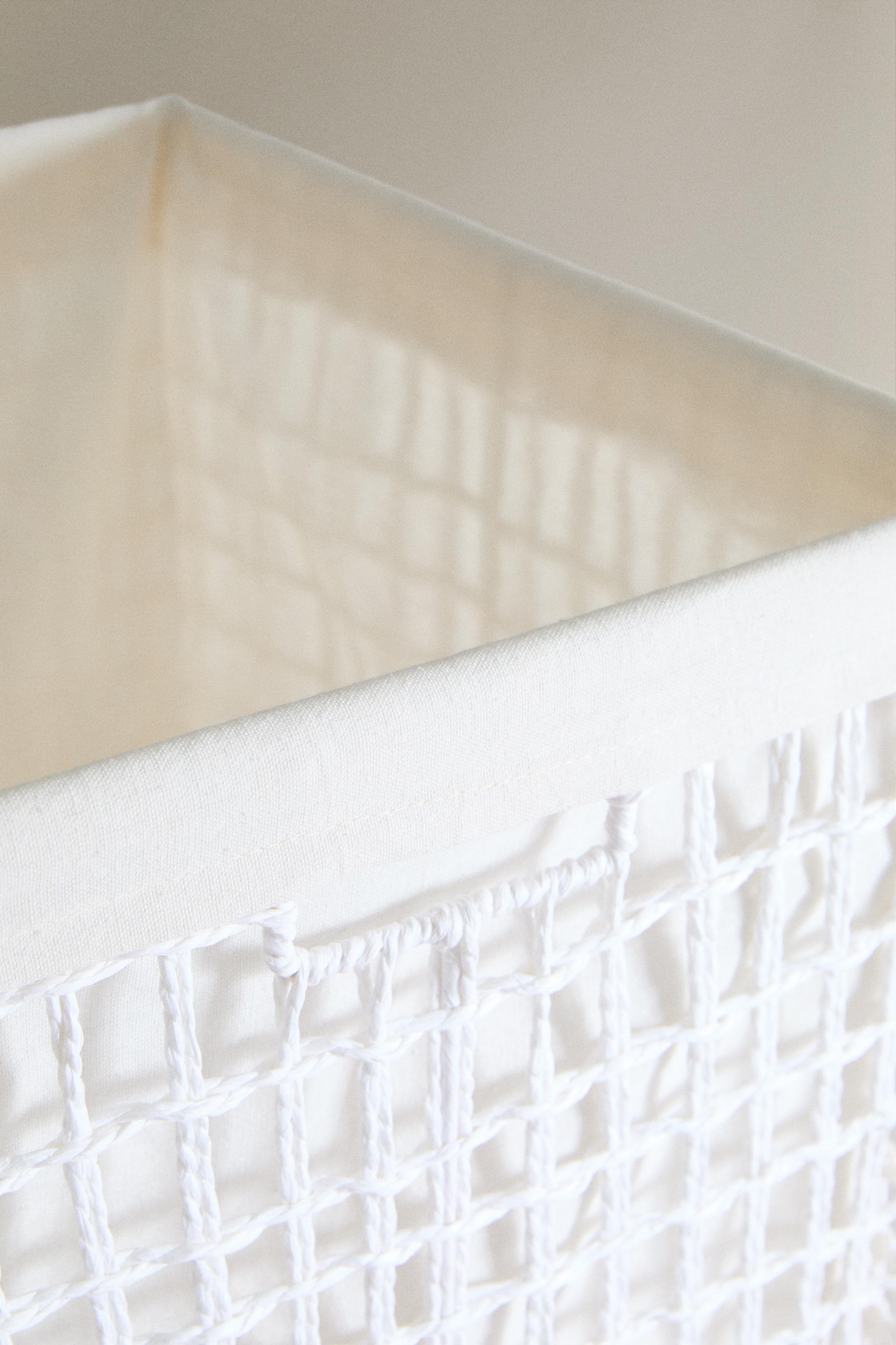 LAUNDRY HAMPER WITH FABRIC LINING