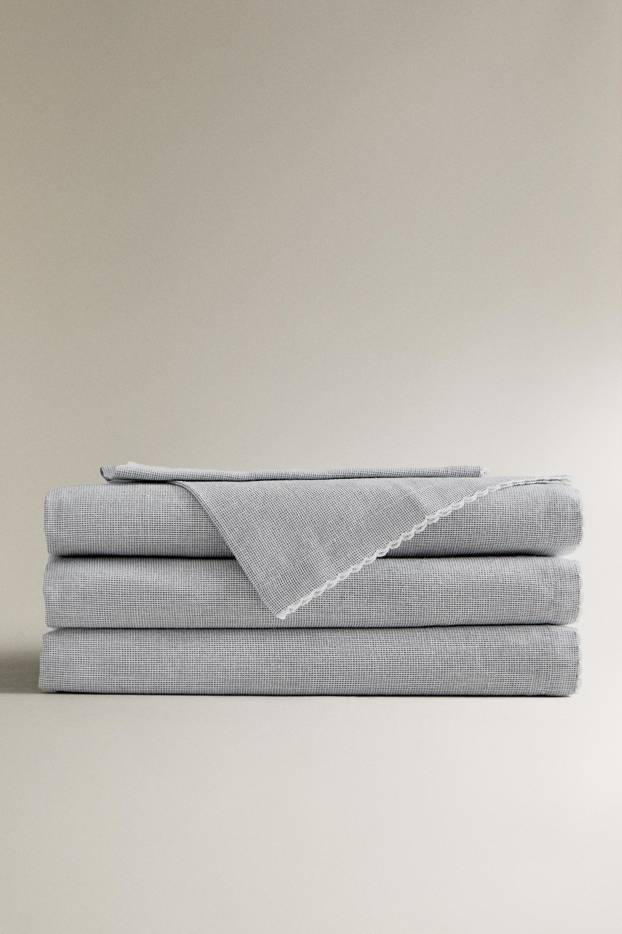 SCALLOPED TABLECLOTH