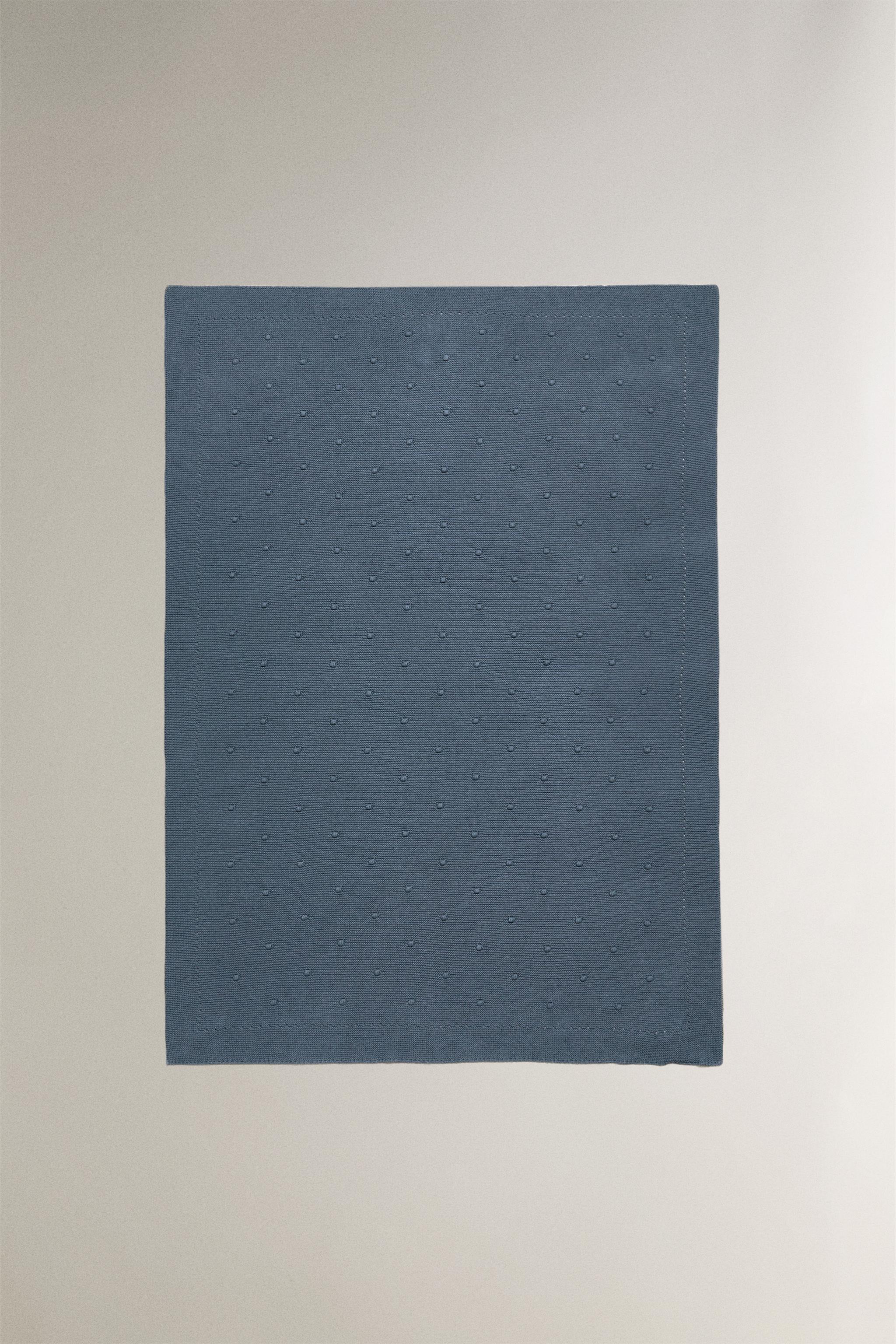 CHILDREN’S KNIT BLANKET