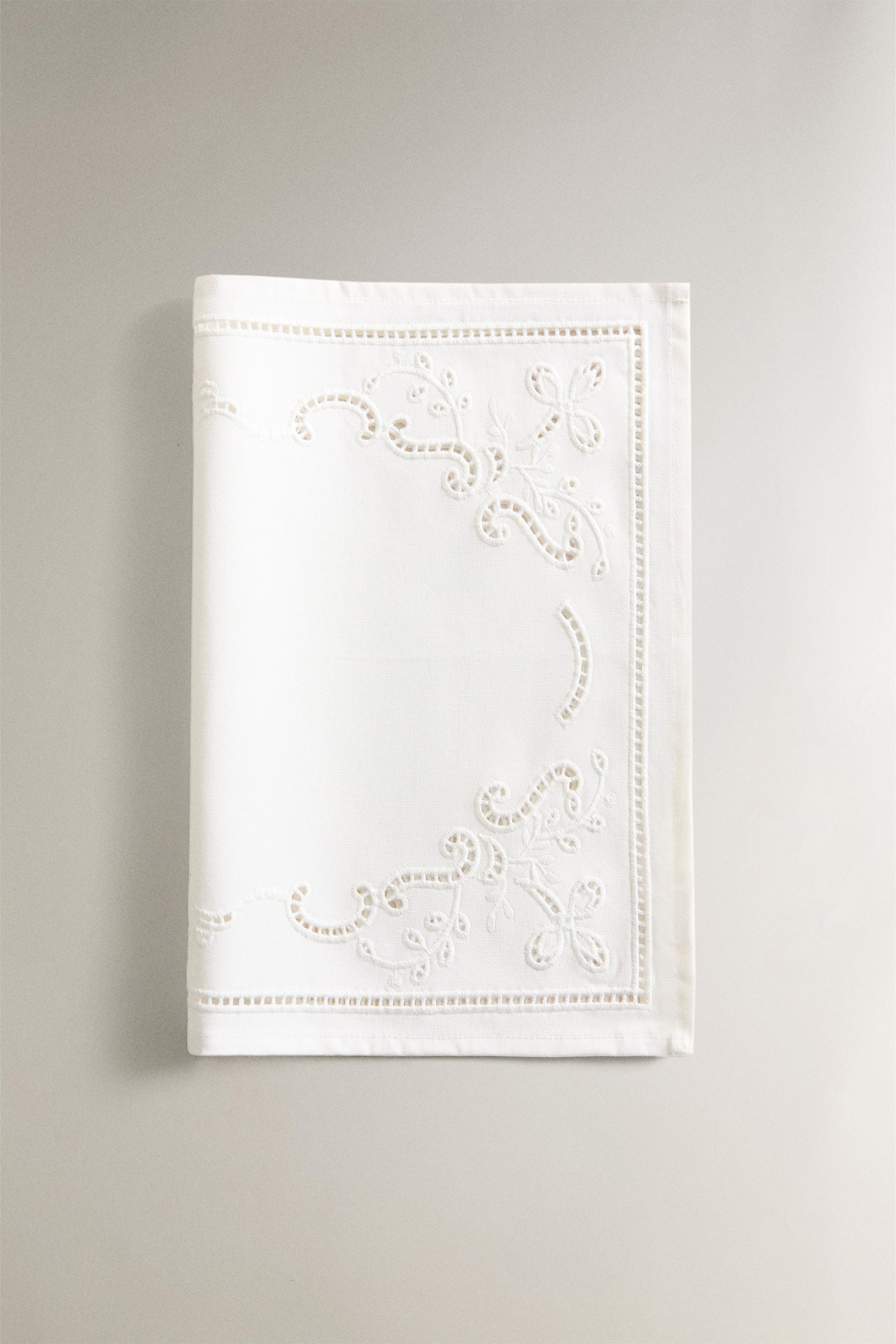 EMBROIDERED PLACEMAT WITH HEMSTITCHING