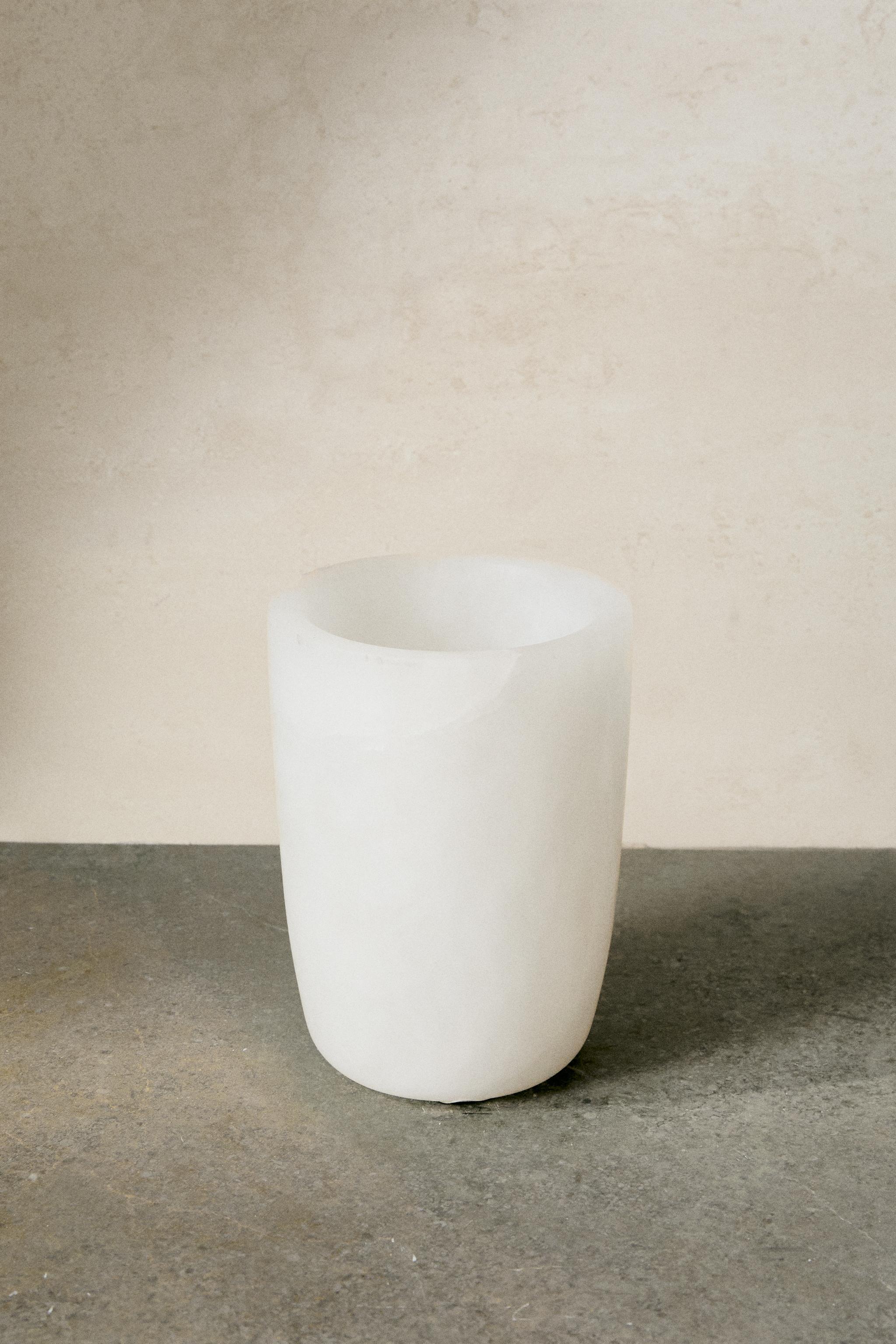 ALABASTER TOOTHBRUSH GLASS