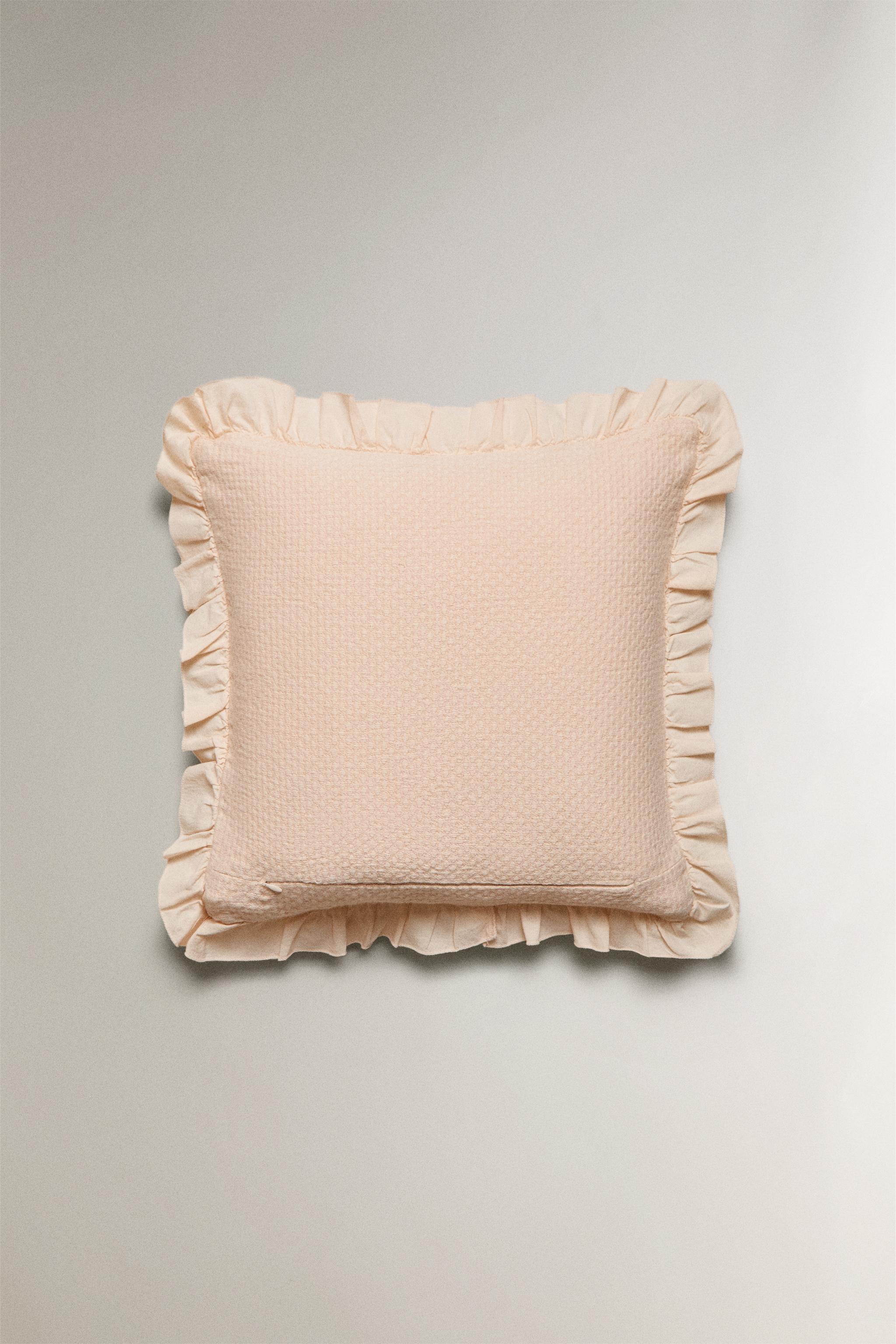 CHILDREN’S THROW PILLOW COVER WITH RUFFLES