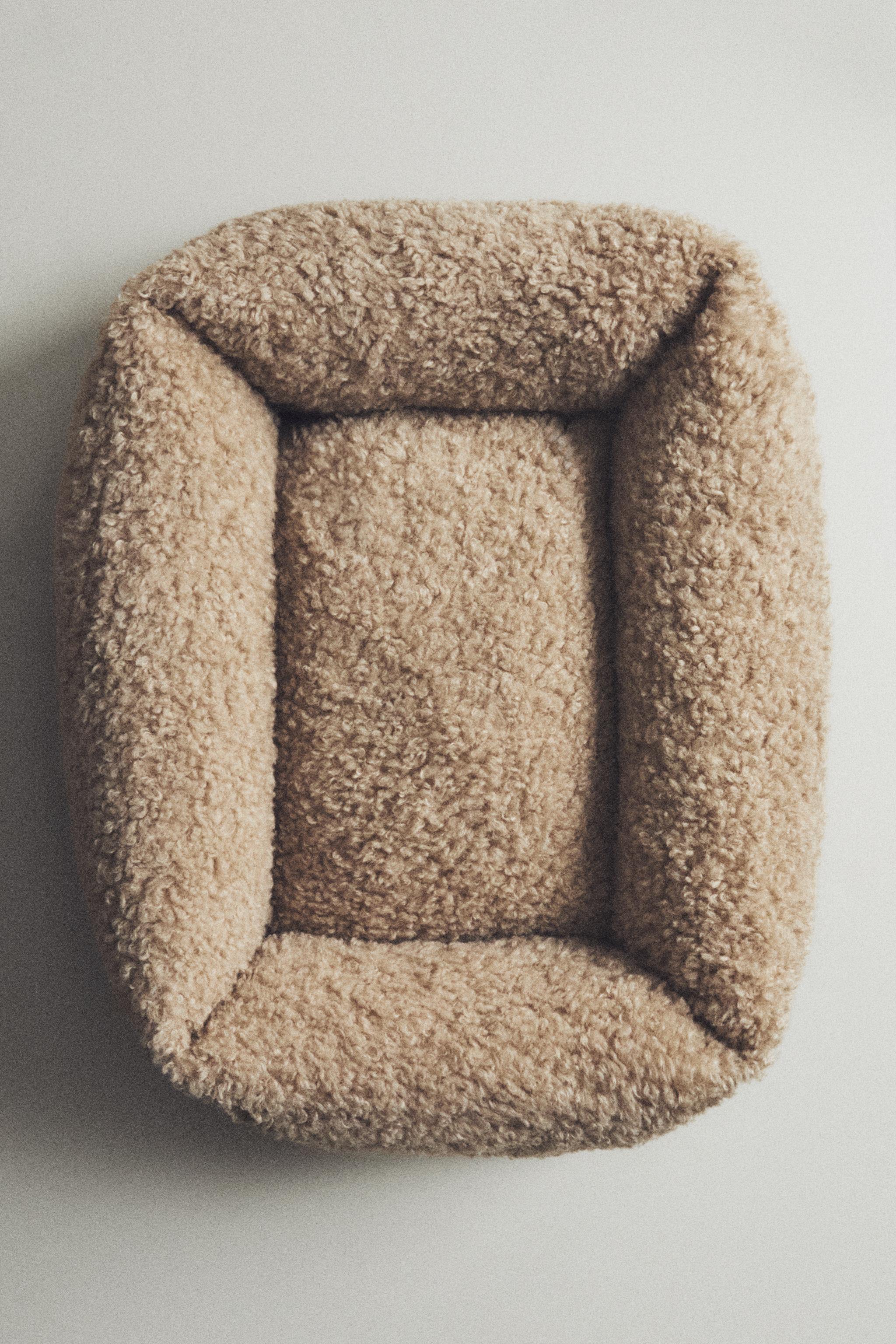 FAUX SHEARLING PET BED