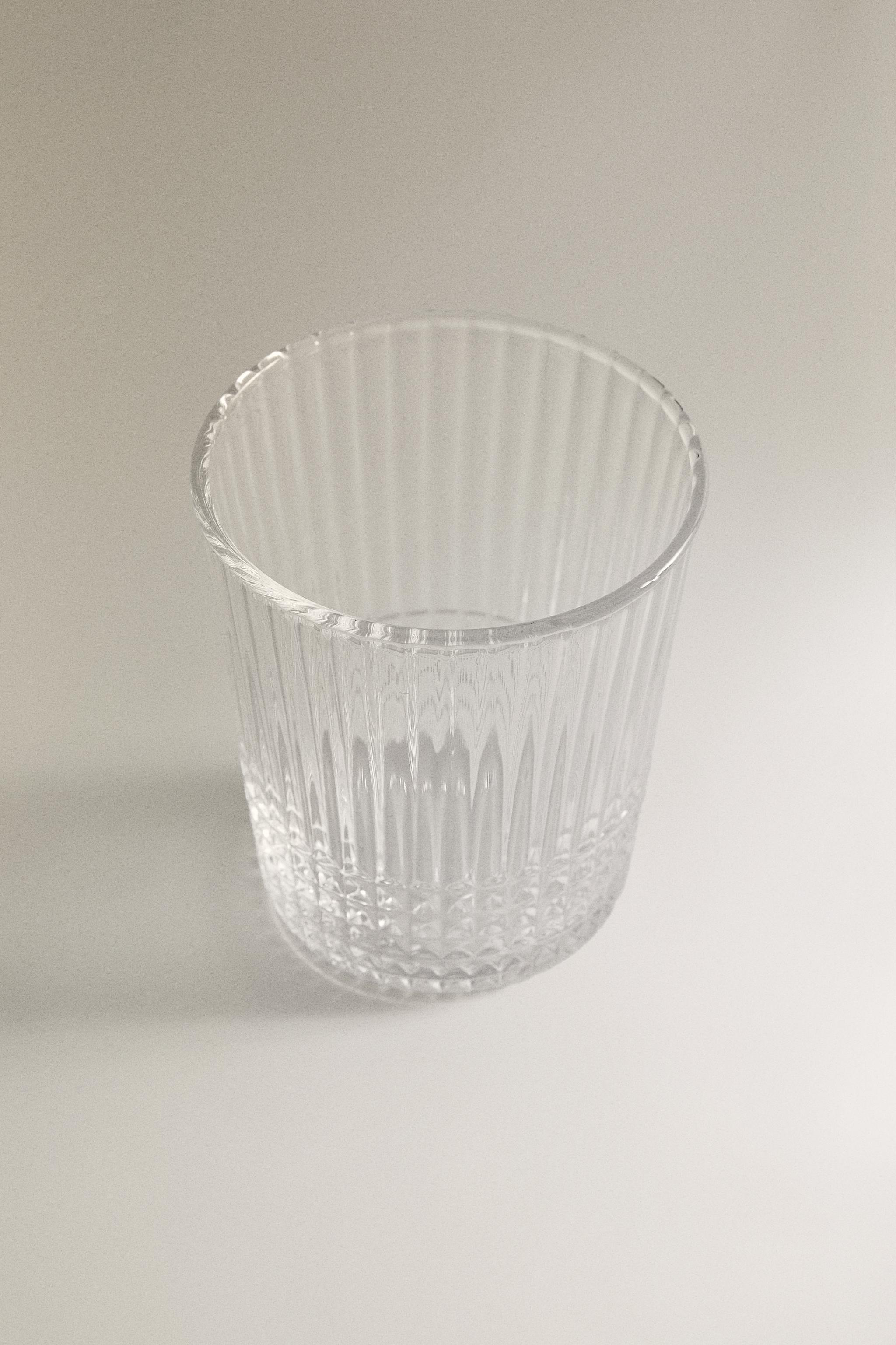 GLASS TUMBLER WITH RAISED GEOMETRIC DESIGN
