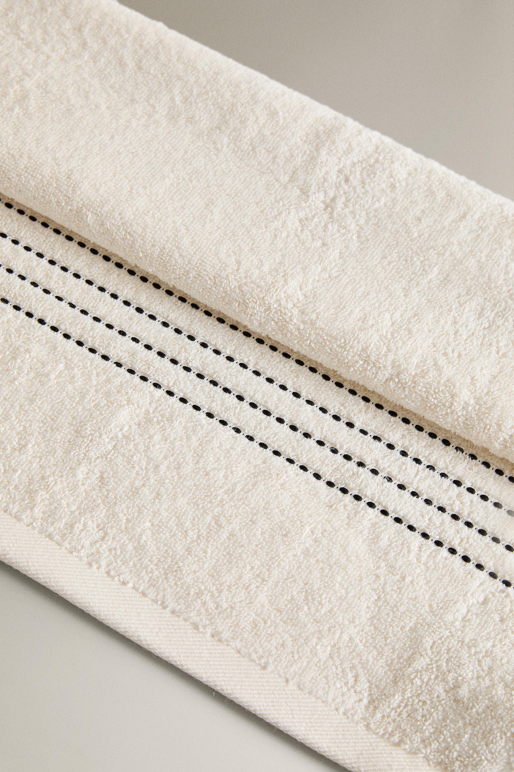 BATH TOWEL WITH CONTRAST PIPING