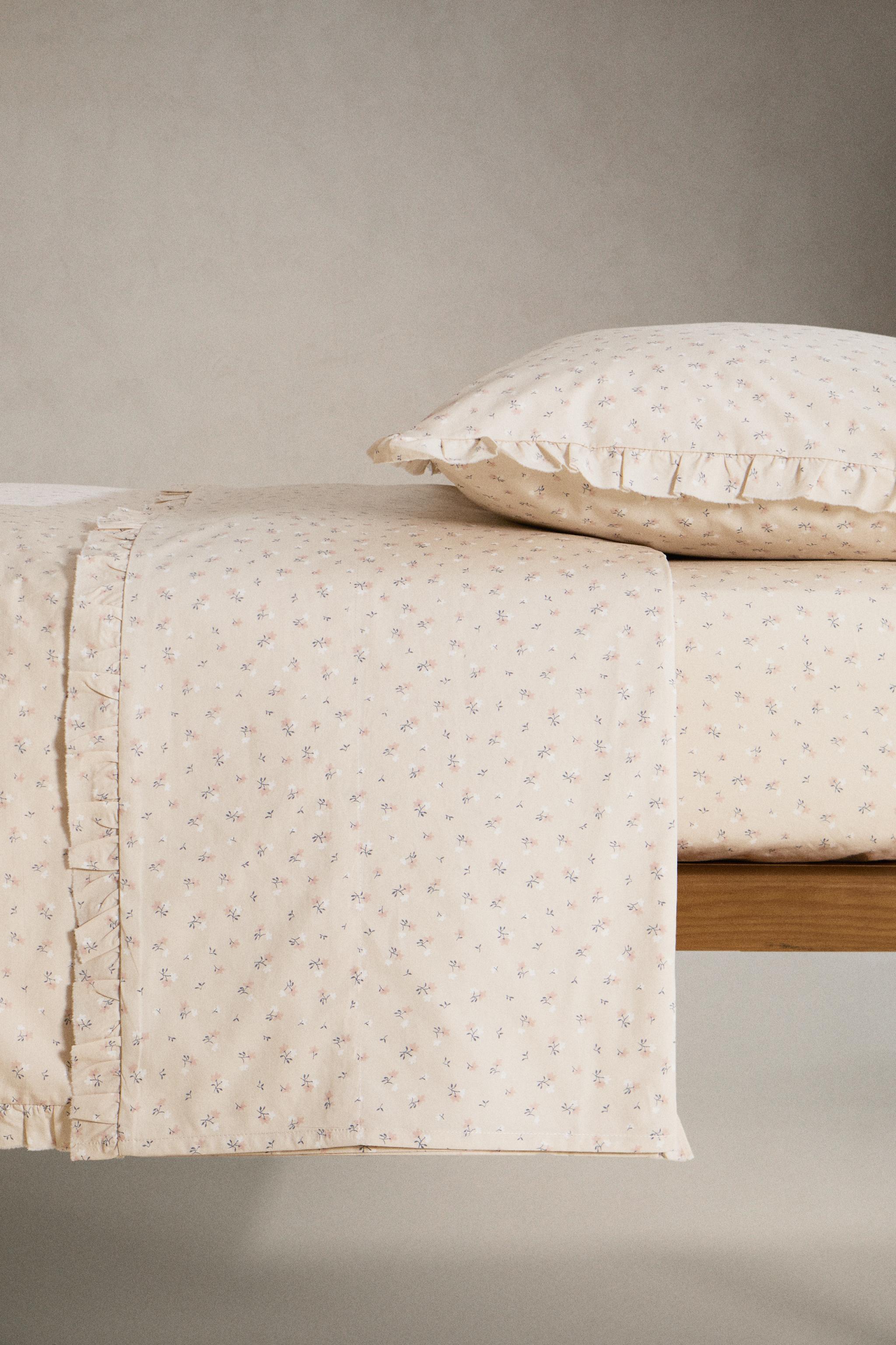 CHILDREN'S RUFFLED DUVET COVER WITH FLOWERS