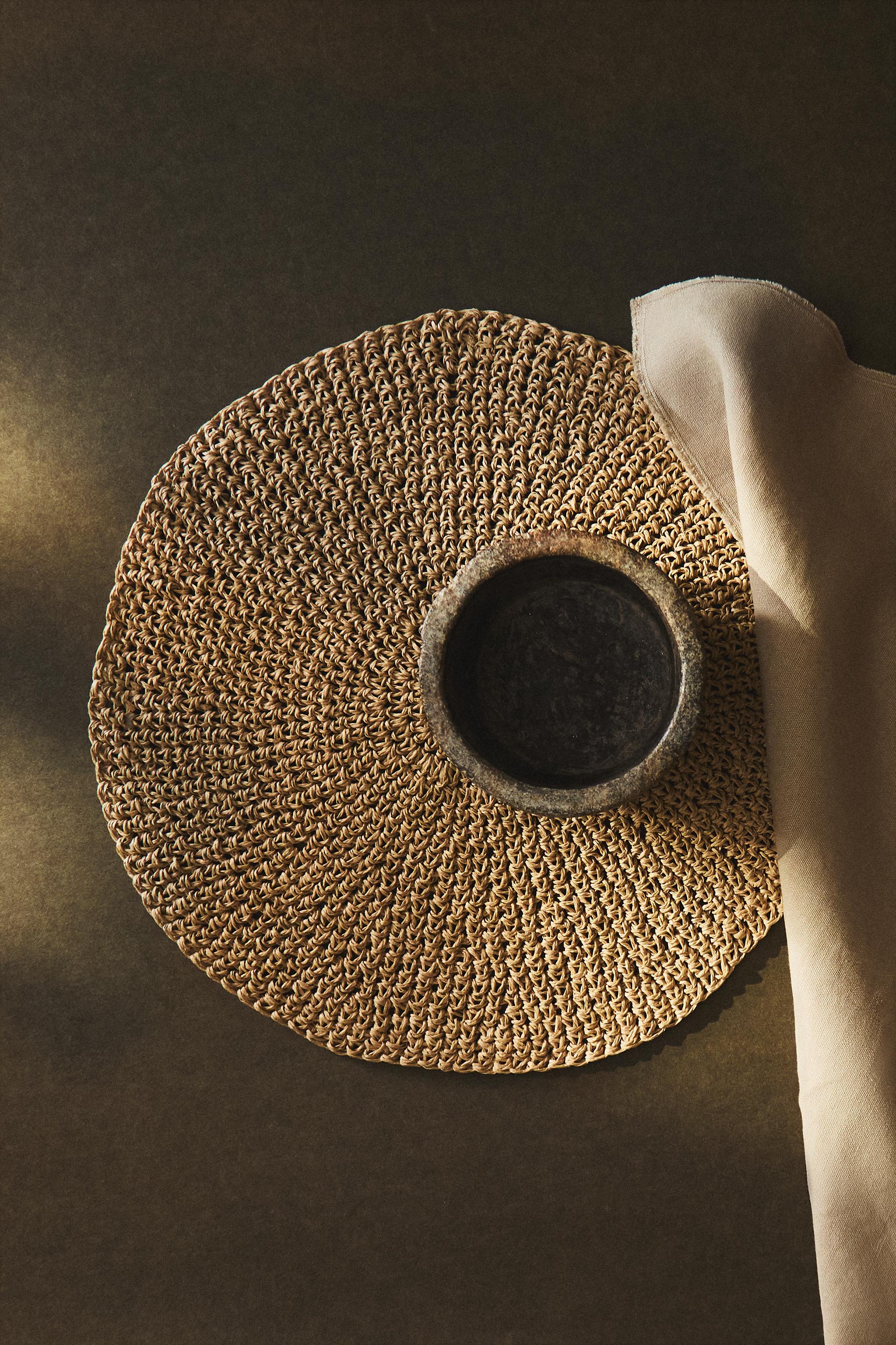 ROUND PAPER PLACEMAT