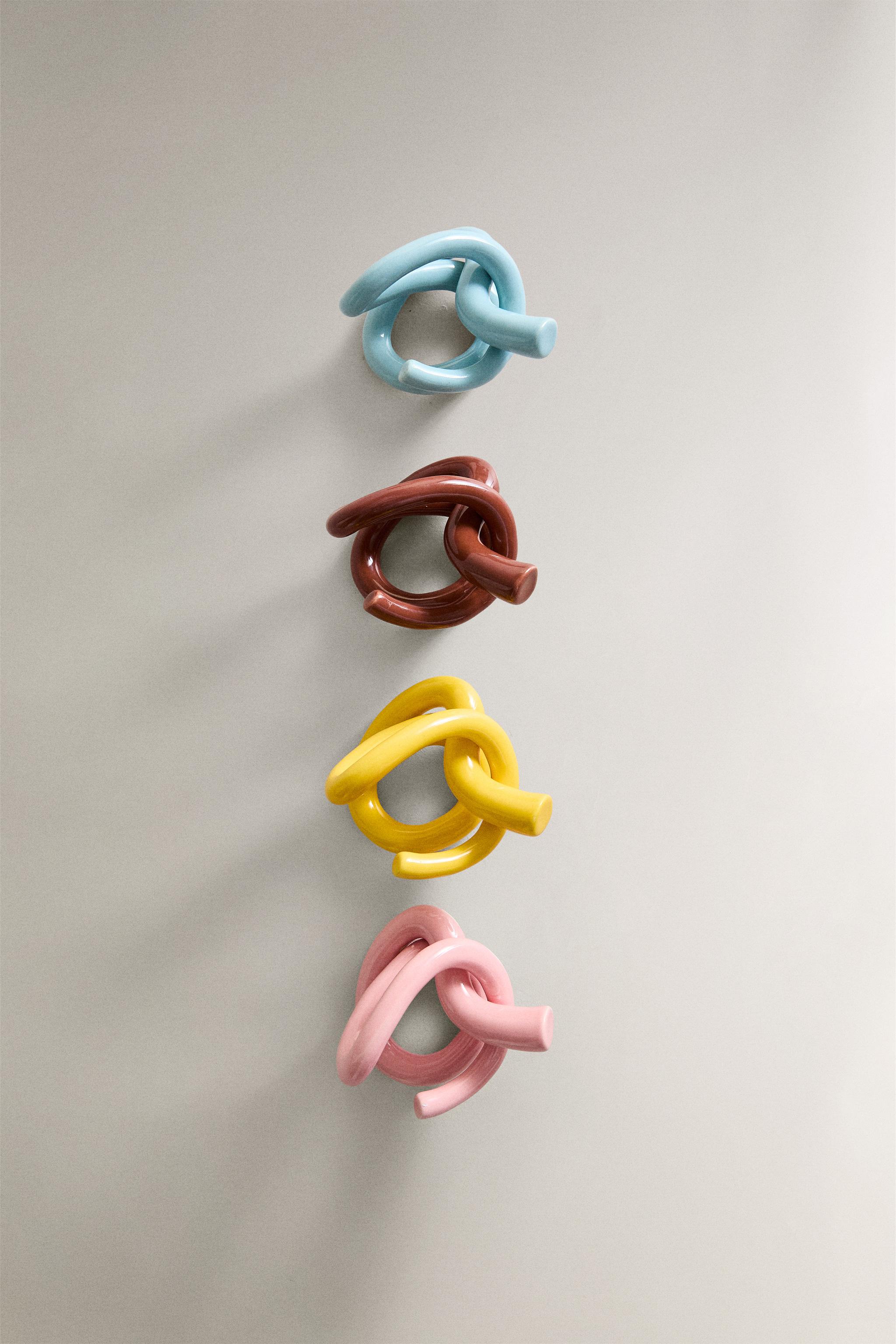 SET OF TEXTURED CERAMIC NAPKIN RINGS (SET OF 4) X COLLAGERIE