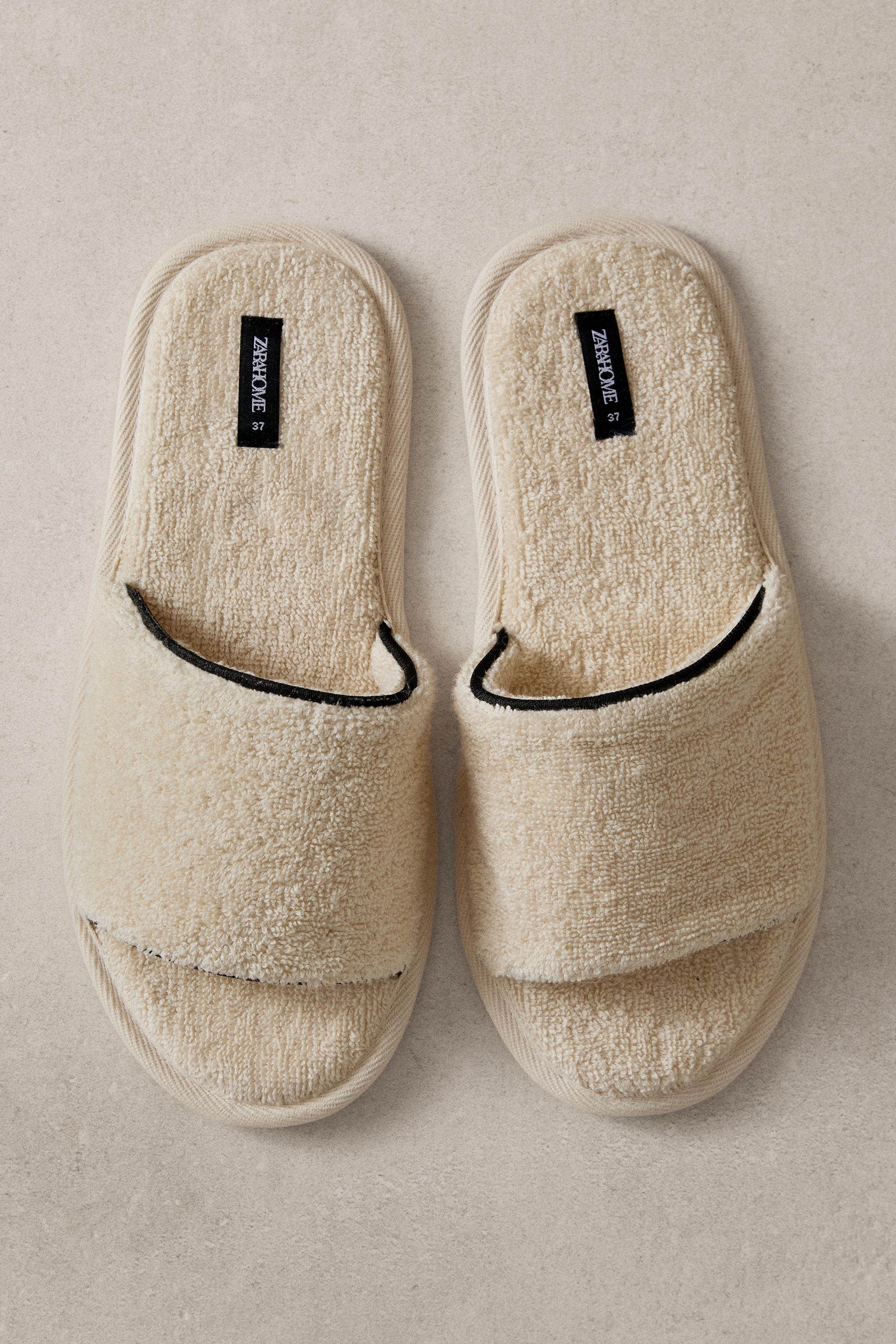 TERRY SLIDERS WITH PIPING