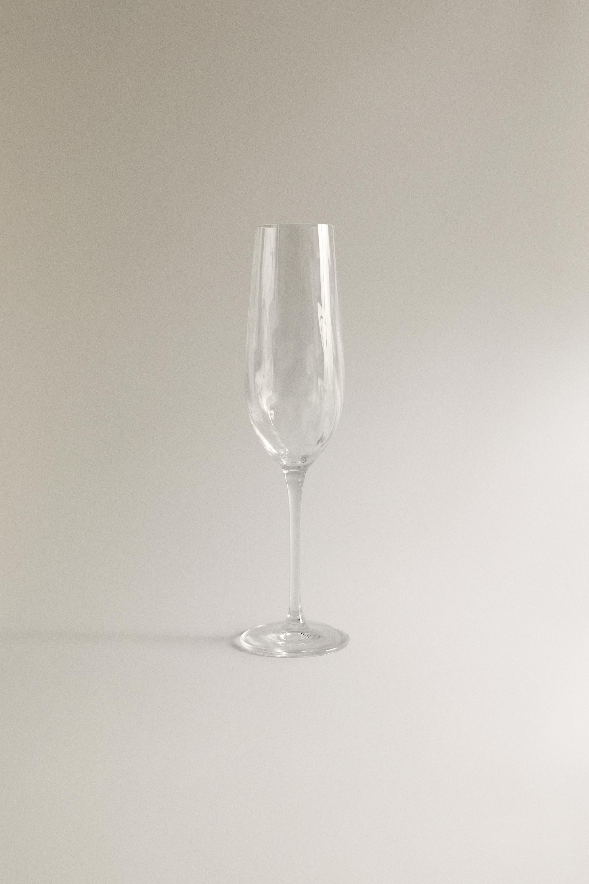 CRYSTALLINE FLUTE GLASS WITH RAISED DESIGN