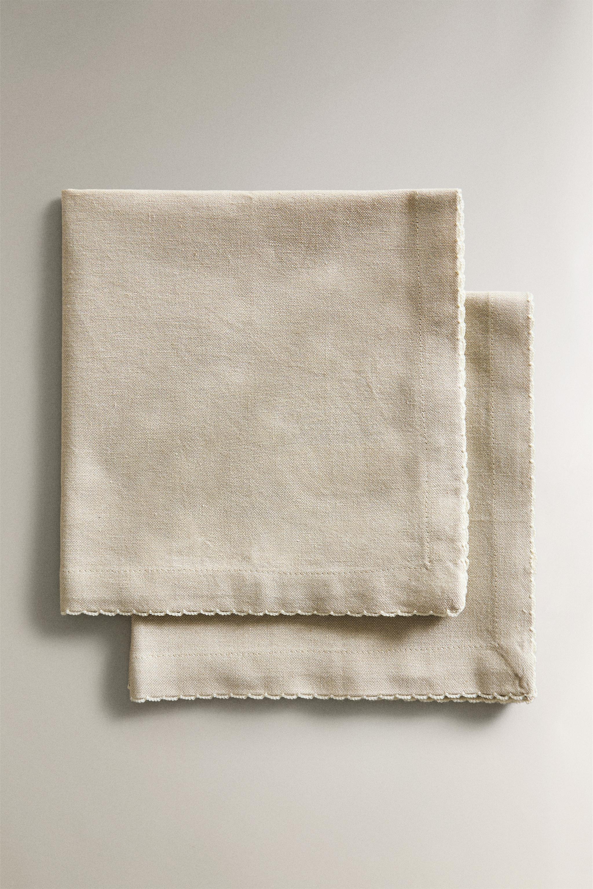 SET OF SCALLOPED NAPKINS (SET OF 2)