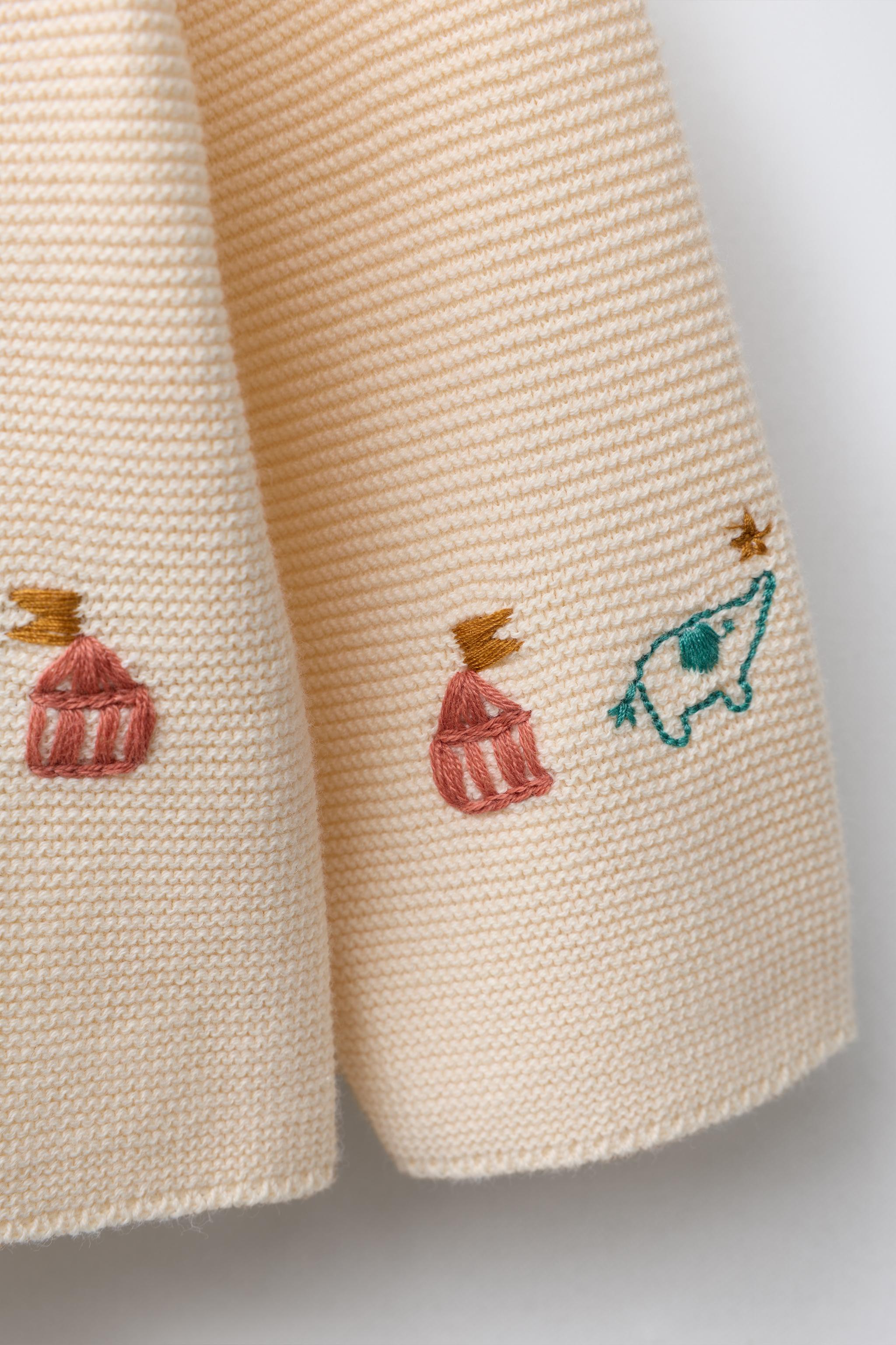 EMBROIDERED ELEPHANT KNIT SWEATER