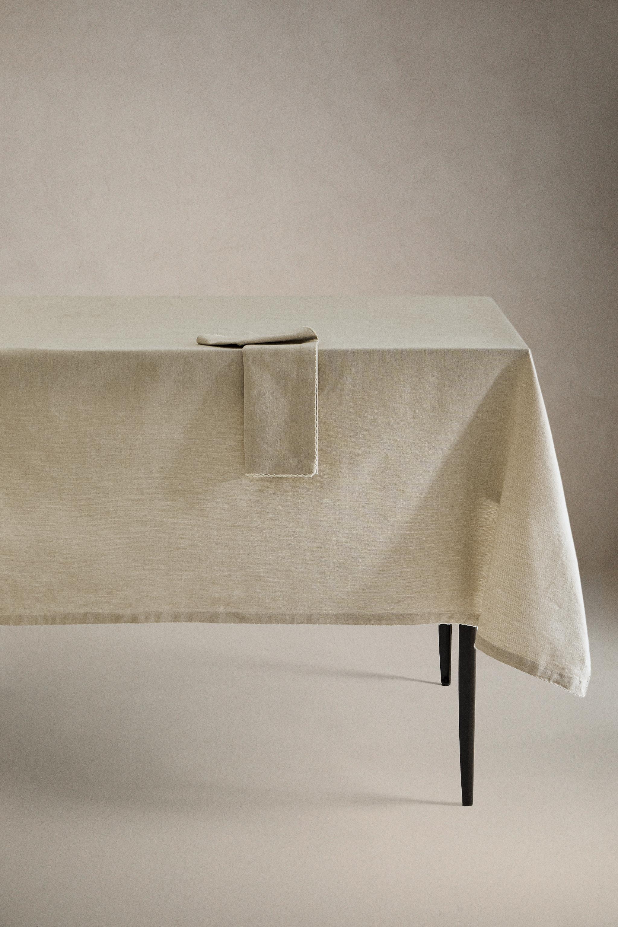SCALLOPED TABLECLOTH