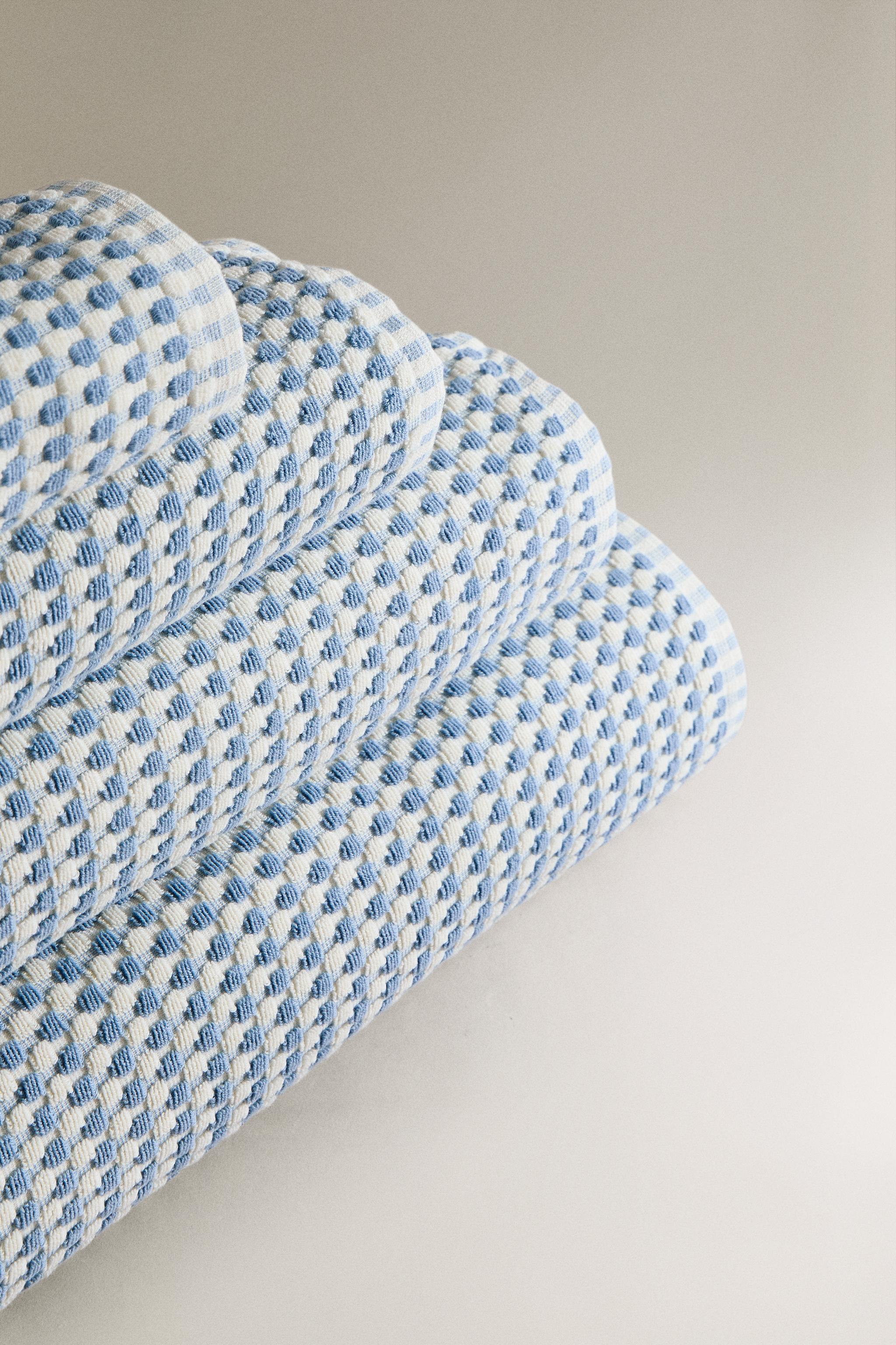 TEXTURED COTTON BATH TOWEL