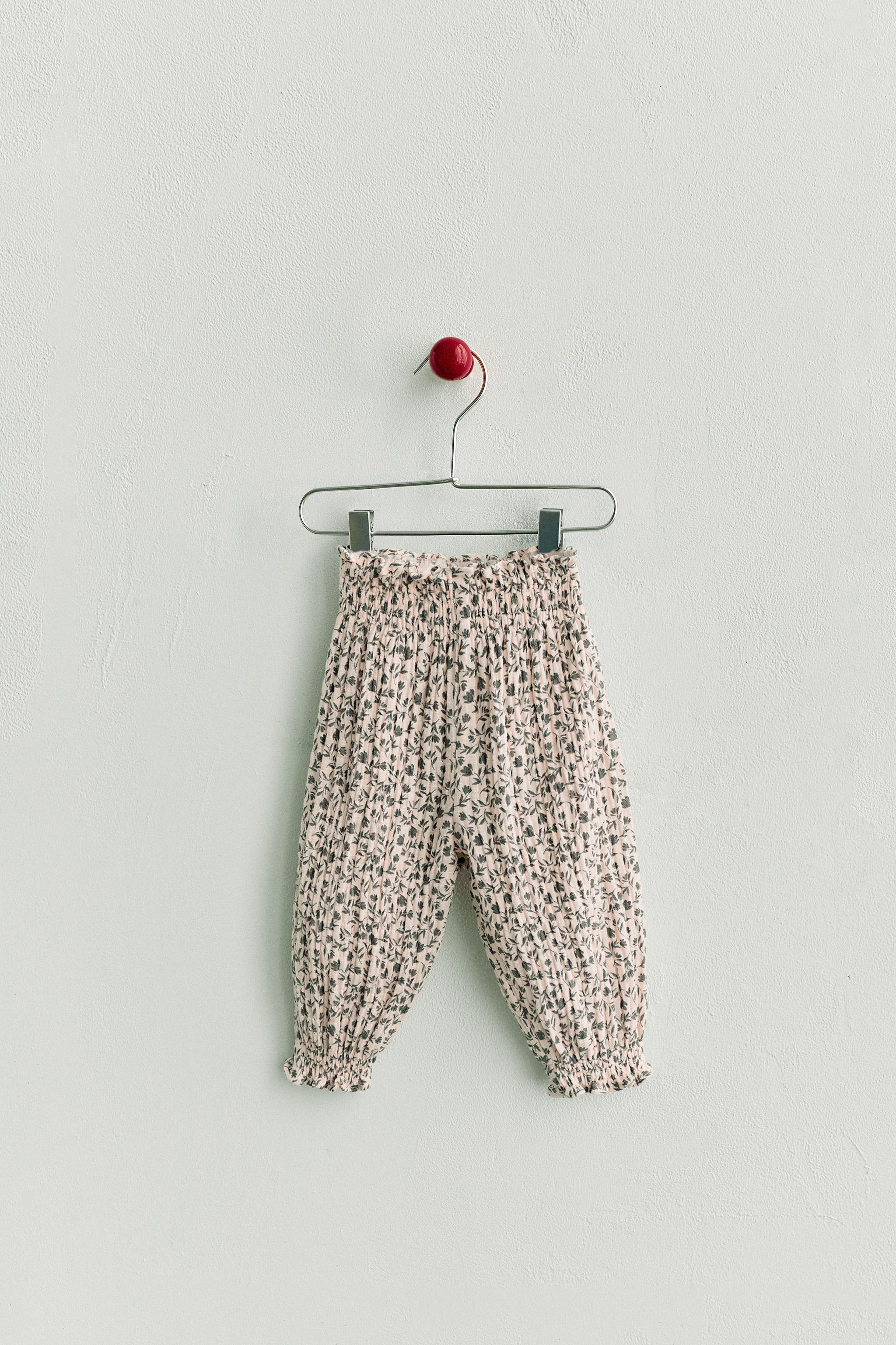 FLORAL TEXTURED PANTS