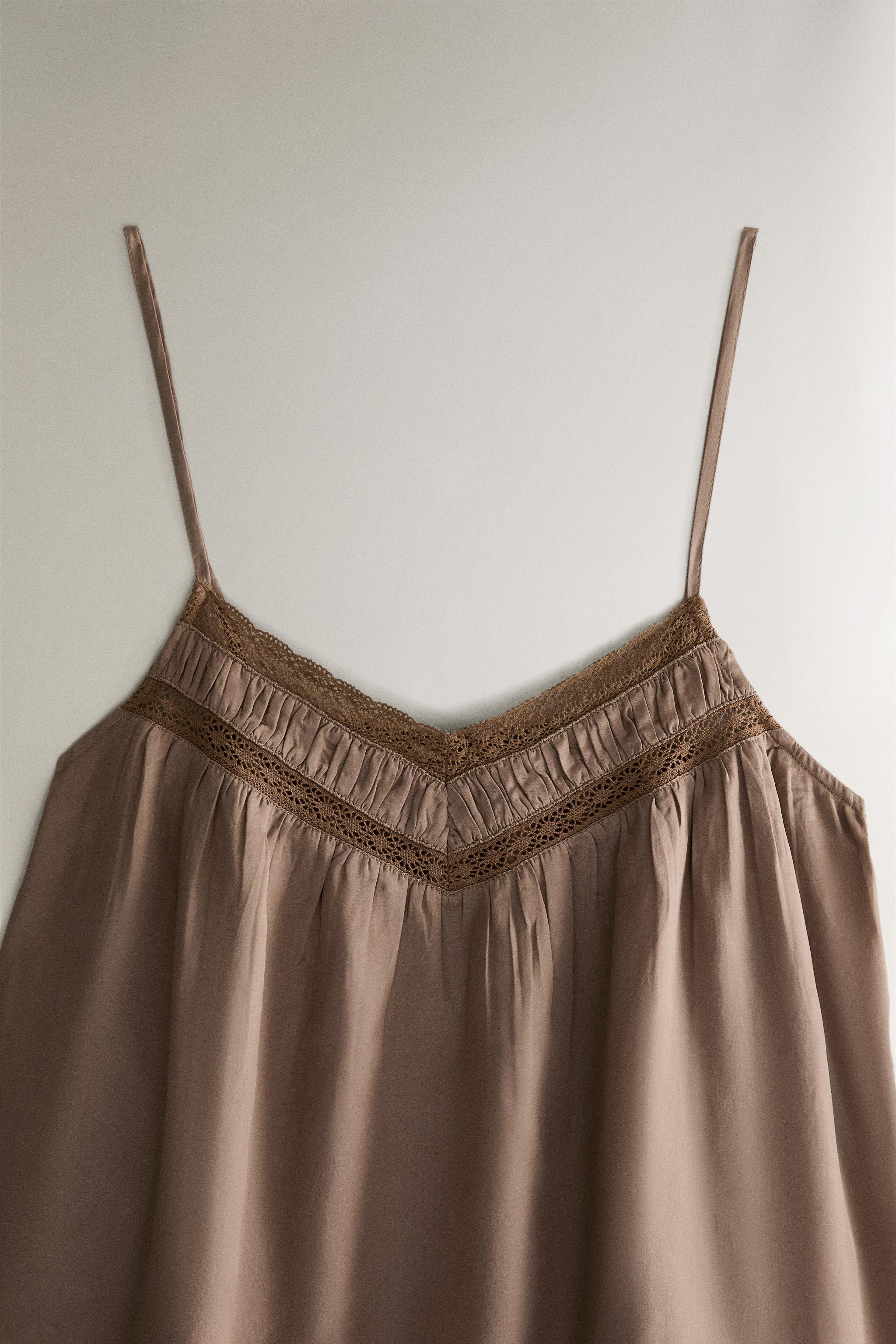 GATHERED SATEEN TOP